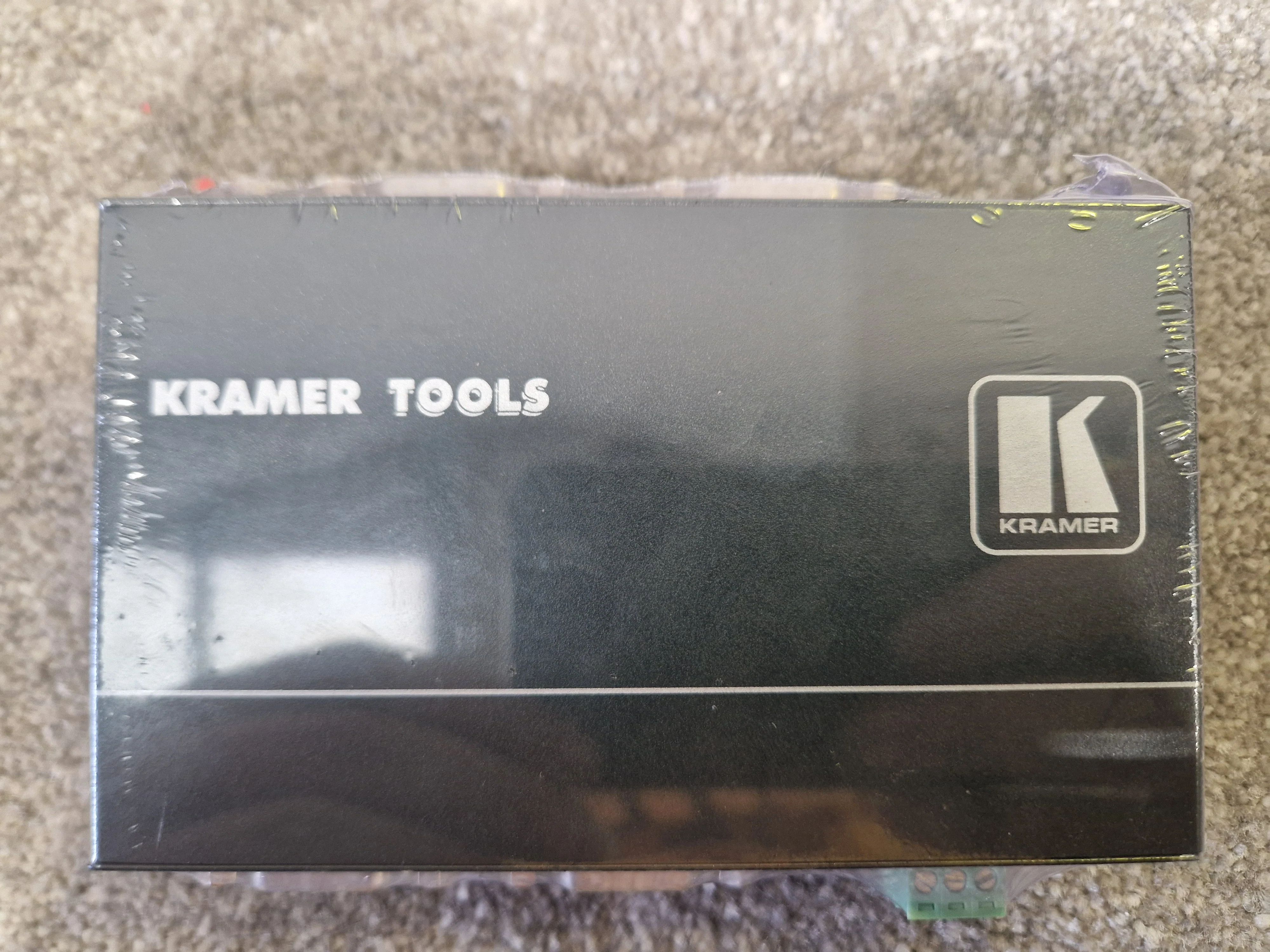 Kramer VP-211K – 2-Way VGA/UXGA Distribution Amplifier – Factory Sealed New - Image 6
