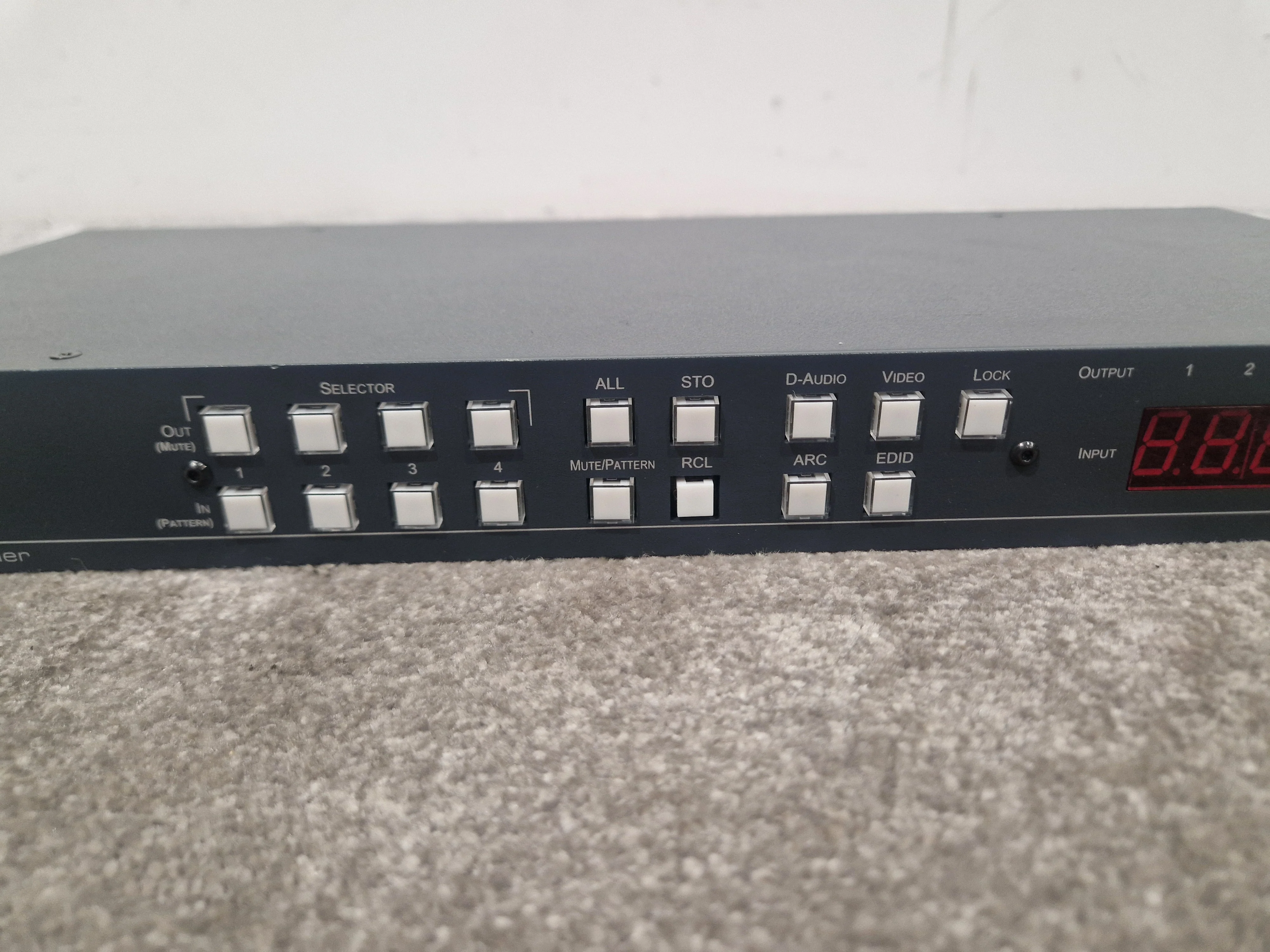 Kramer VS-44UHD 4x4 matrix switcher - HDMI 2.0, Audio De-Embedding - Very Good - Image 4