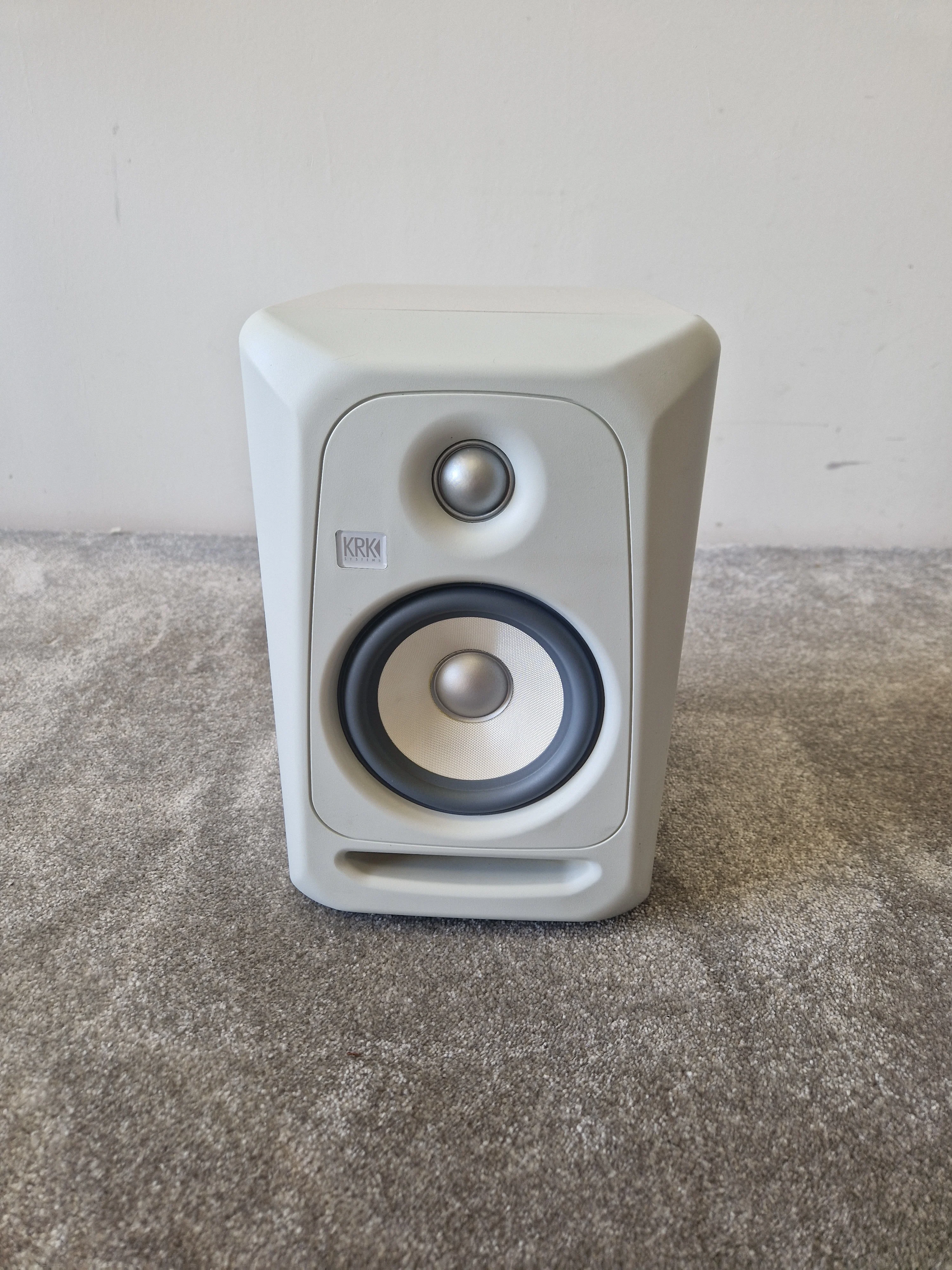 KRK Rokit 5 Powered Studio Monitor – 5" Woofer & Bi-Amp Design – Very Good - Image 2