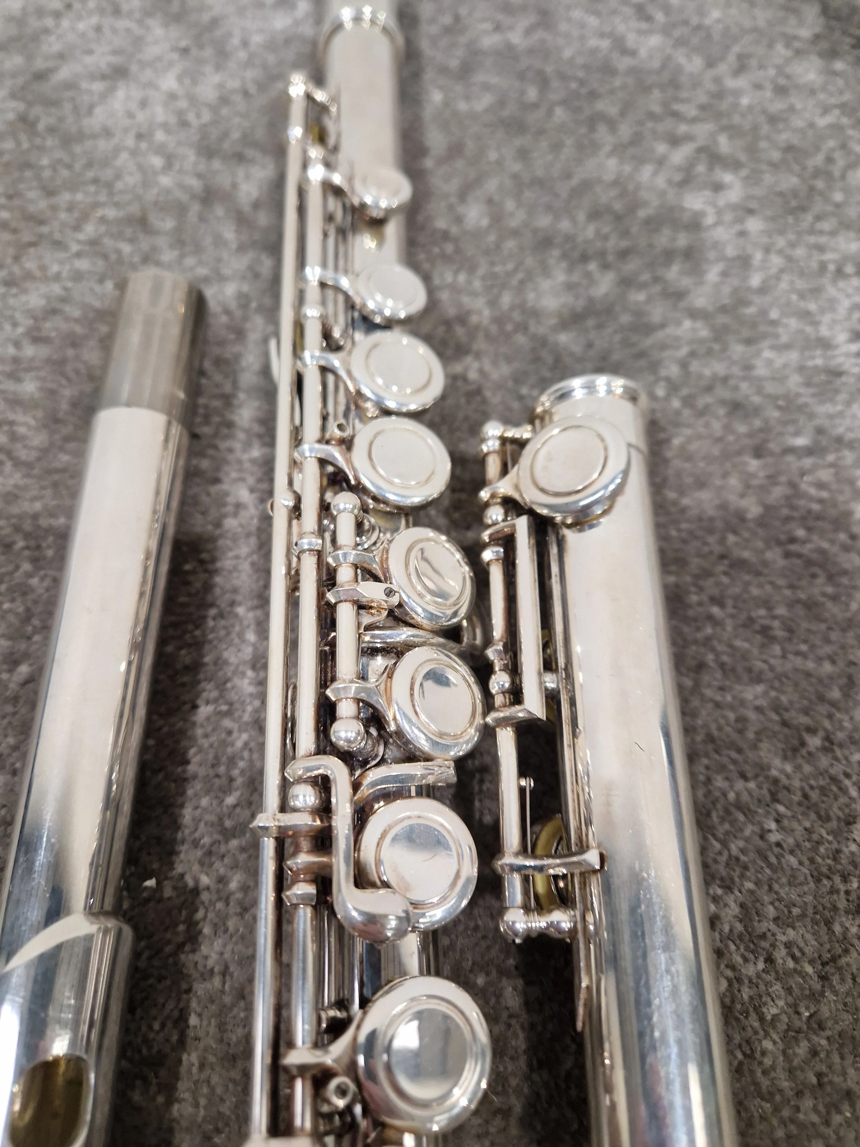 Kurioshi Vivace V11468 Silver/Gold Flute - Dual Finish - Very Good w/ Soft Case & Hard Case - Image 10