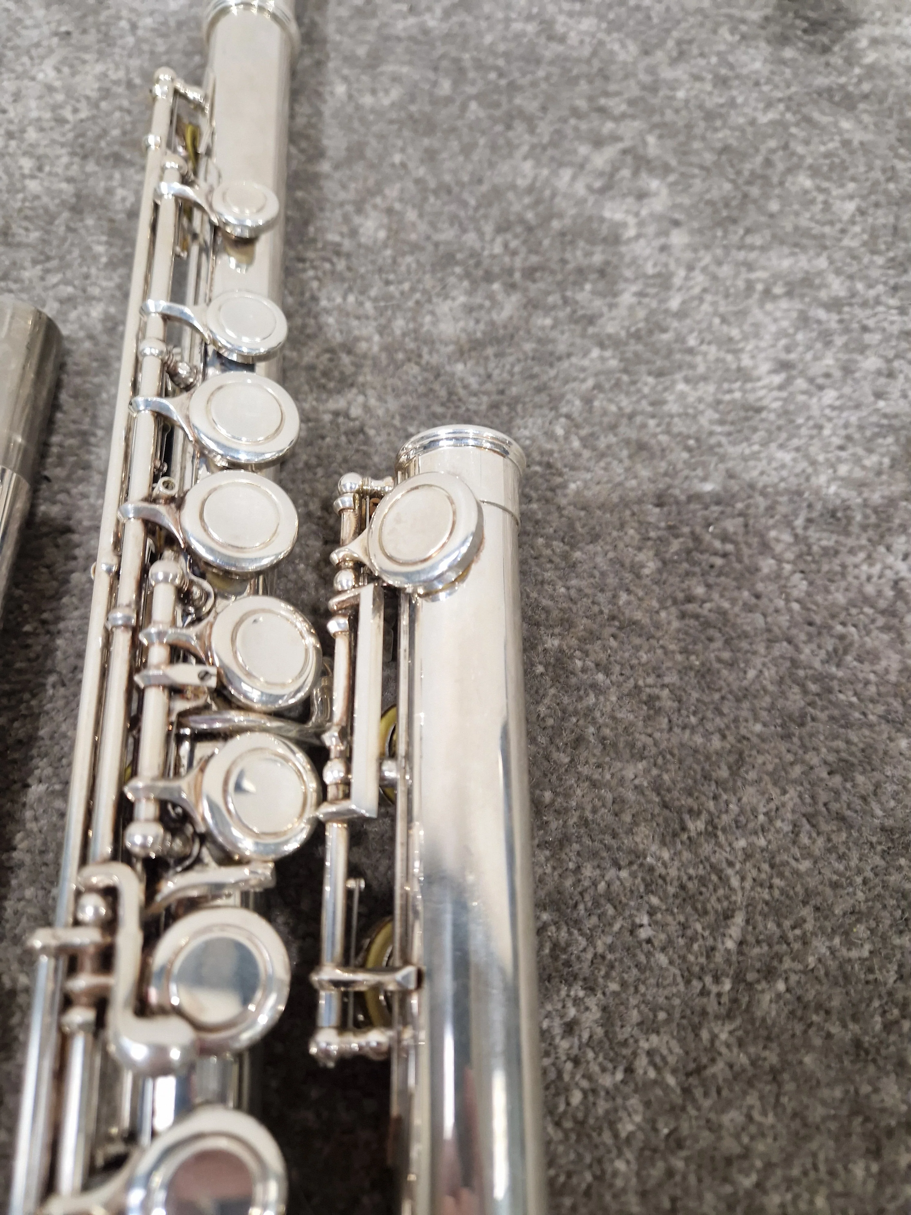 Kurioshi Vivace V11468 Silver/Gold Flute - Dual Finish - Very Good w/ Soft Case & Hard Case - Image 11
