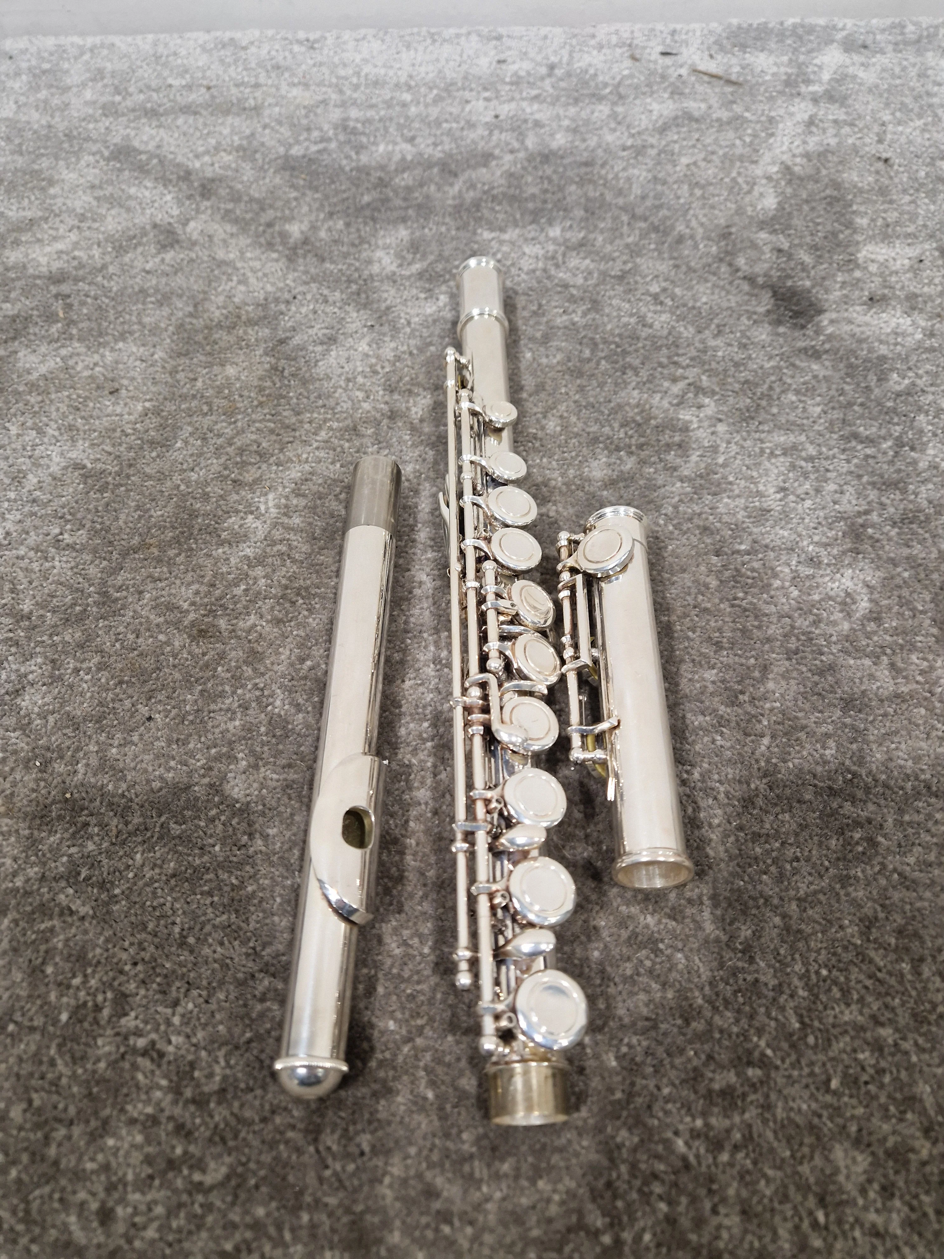 Kurioshi Vivace V11468 Silver/Gold Flute - Dual Finish - Very Good w/ Soft Case & Hard Case - Image 14