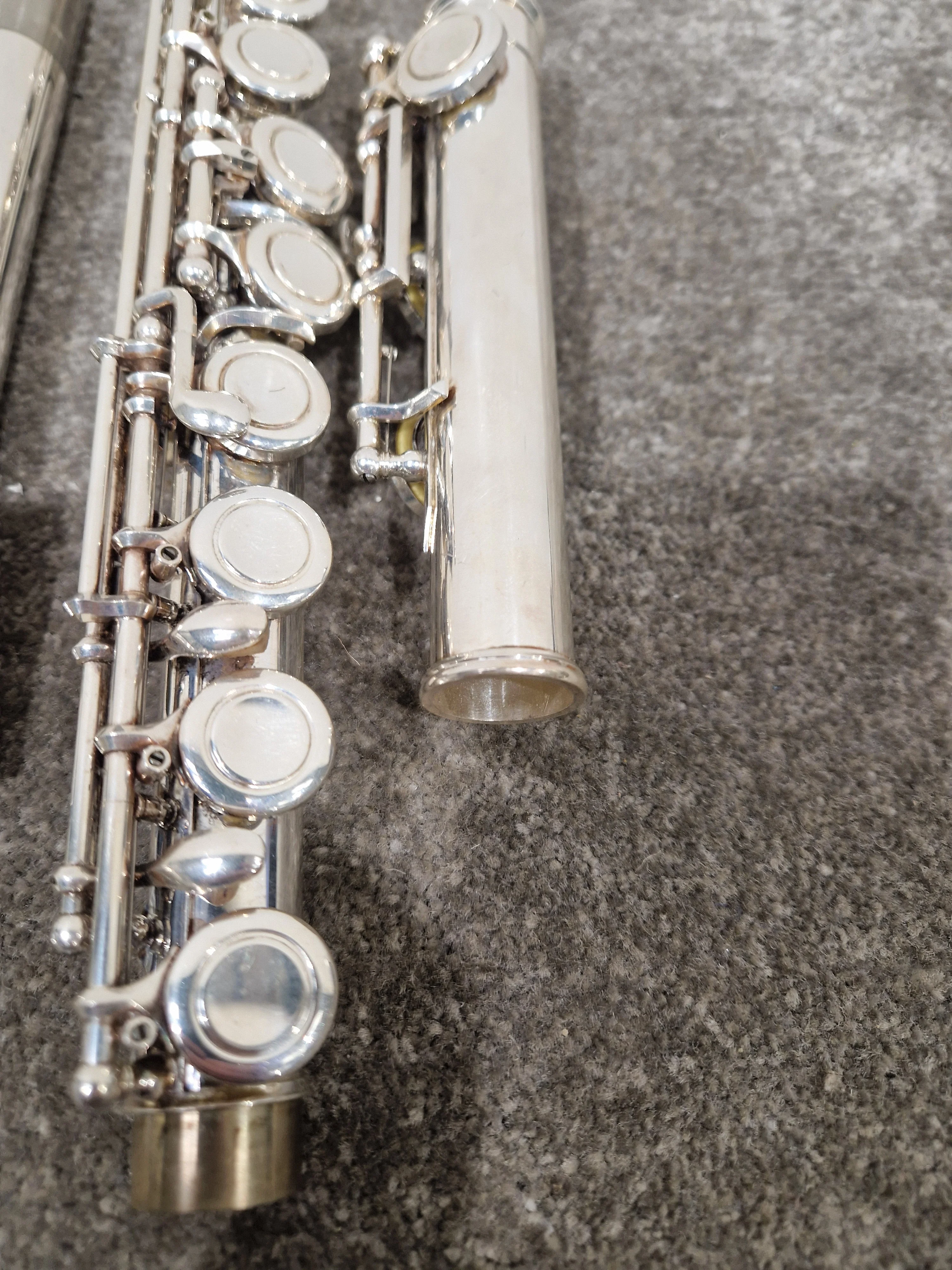 Kurioshi Vivace V11468 Silver/Gold Flute - Dual Finish - Very Good w/ Soft Case & Hard Case - Image 17