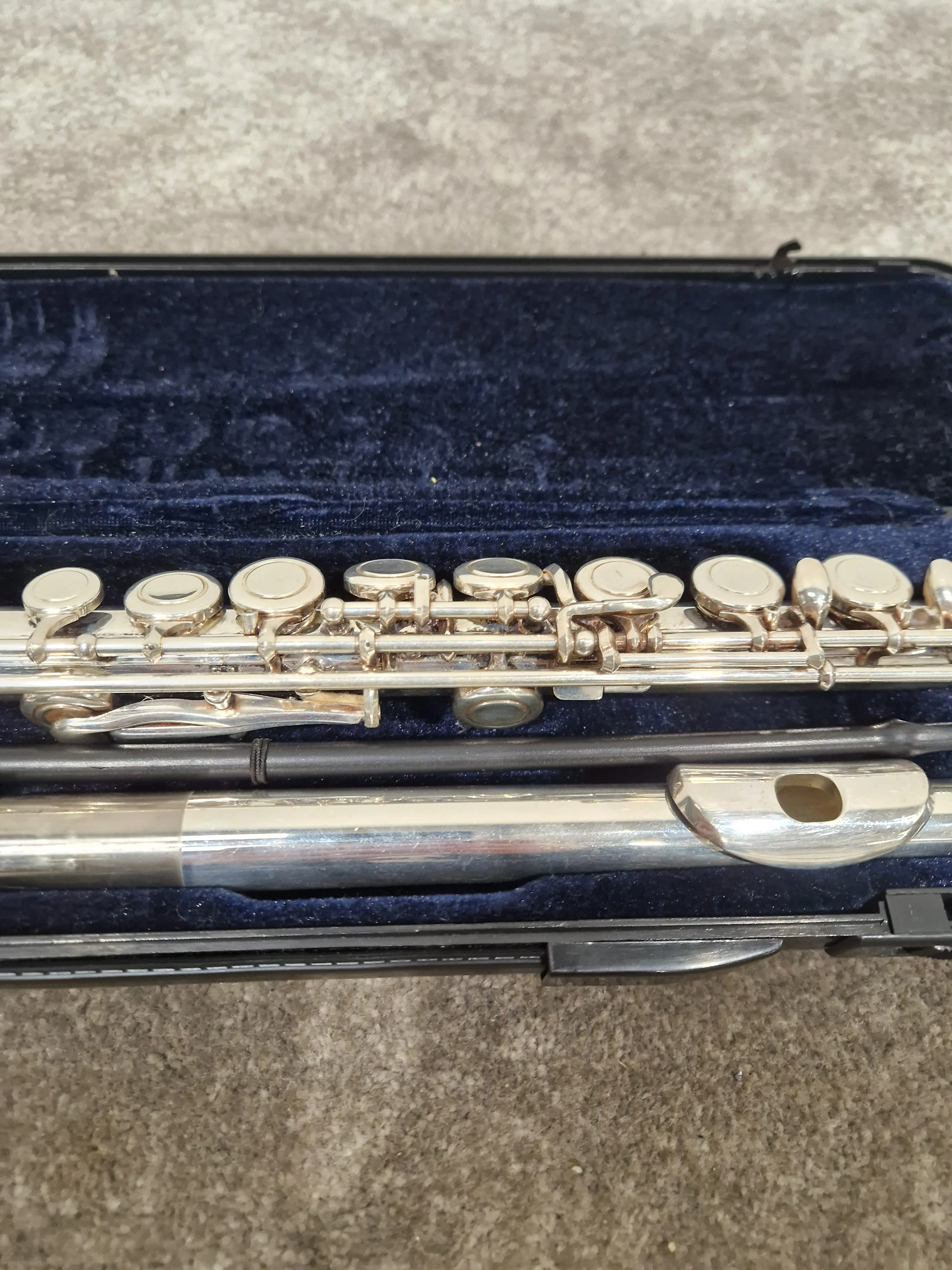 Kurioshi Vivace V11468 Silver/Gold Flute - Dual Finish - Very Good w/ Soft Case & Hard Case - Image 3
