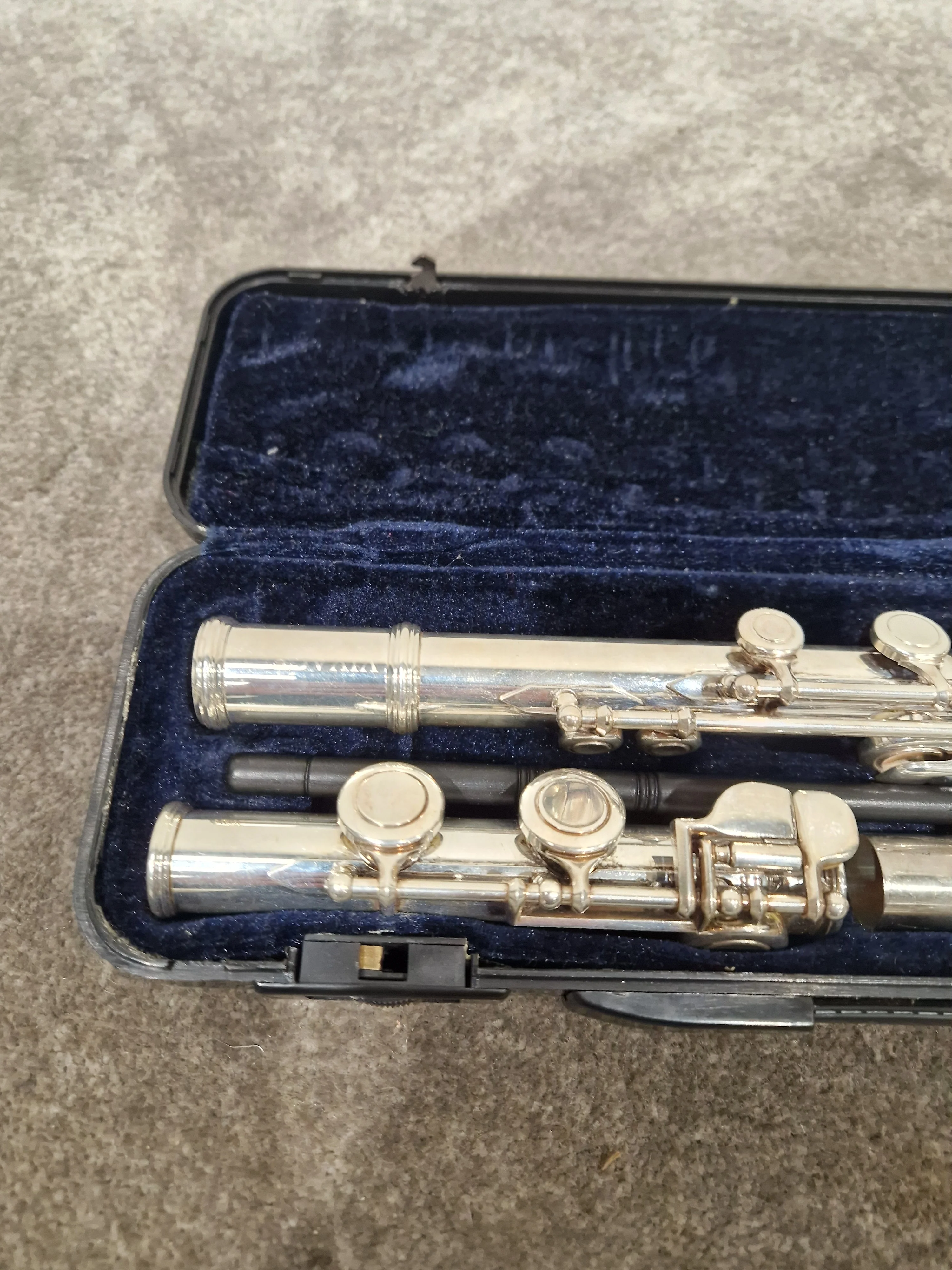 Kurioshi Vivace V11468 Silver/Gold Flute - Dual Finish - Very Good w/ Soft Case & Hard Case - Image 5