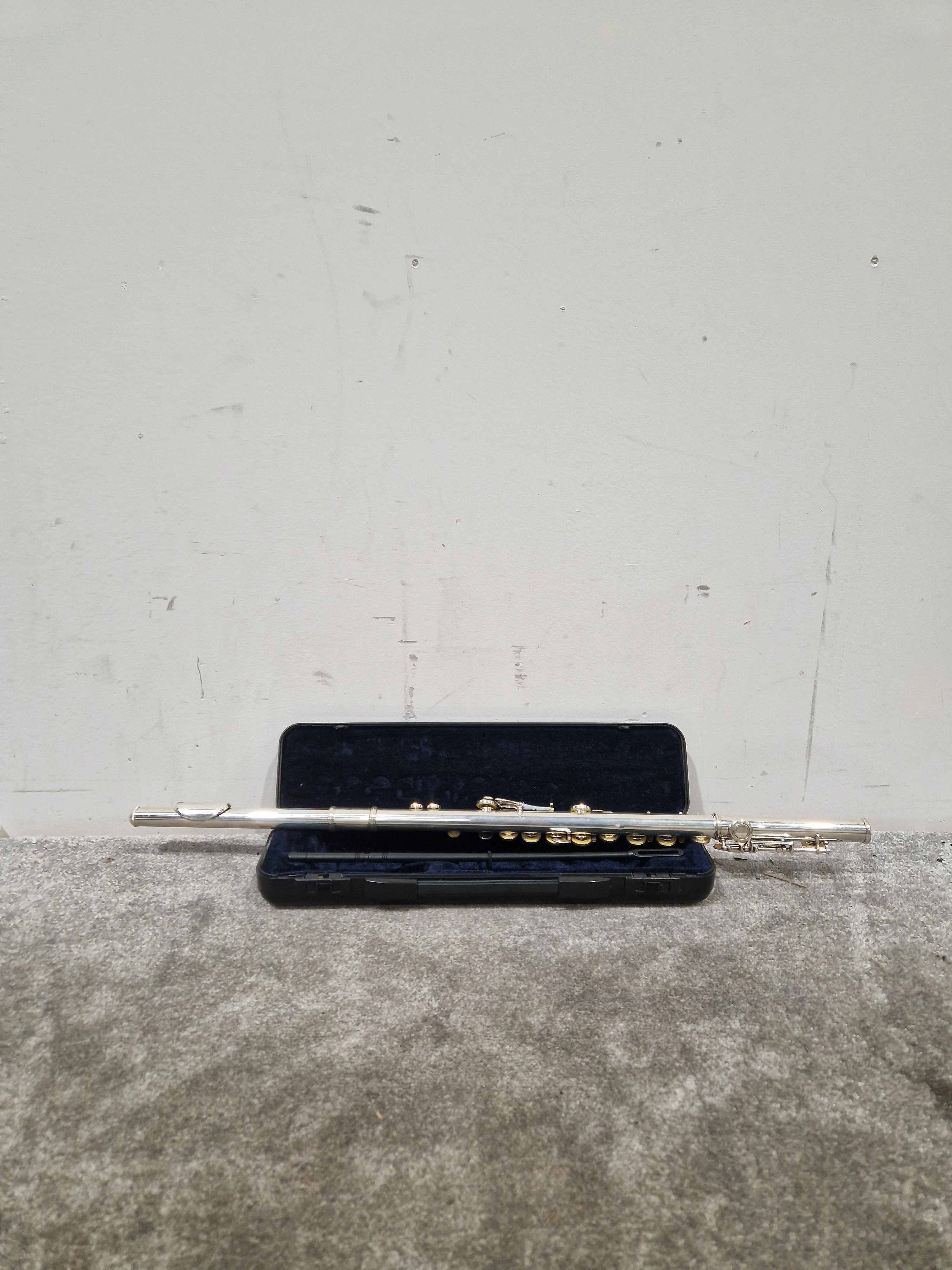 Kurioshi Vivace V11468 Silver/Gold Flute - Dual Finish - Very Good w/ Soft Case & Hard Case - Image 6
