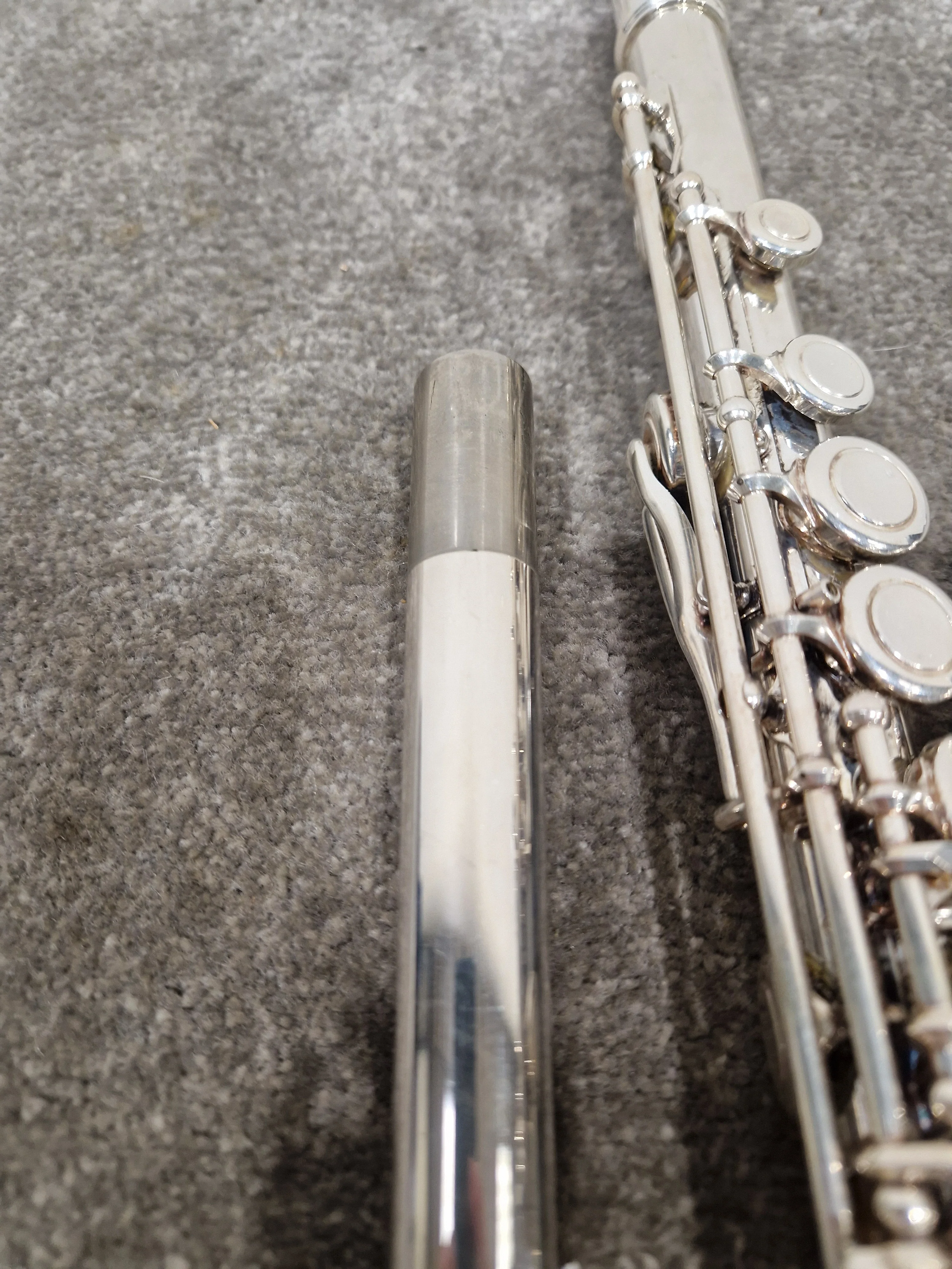 Kurioshi Vivace V11468 Silver/Gold Flute - Dual Finish - Very Good w/ Soft Case & Hard Case - Image 9