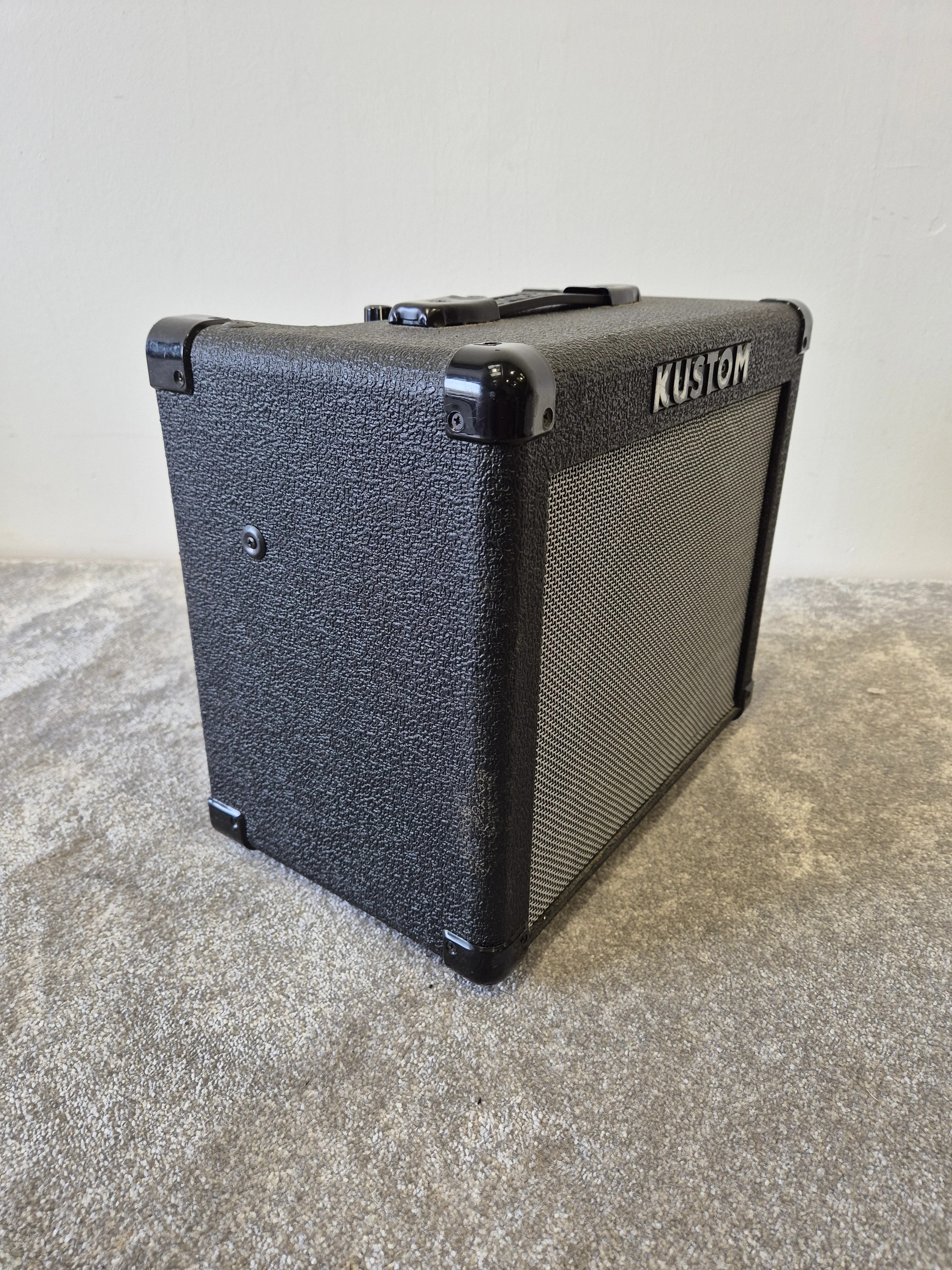 Kustom KBA10 - 10-watt Bass Guitar Amplifier - Image 2