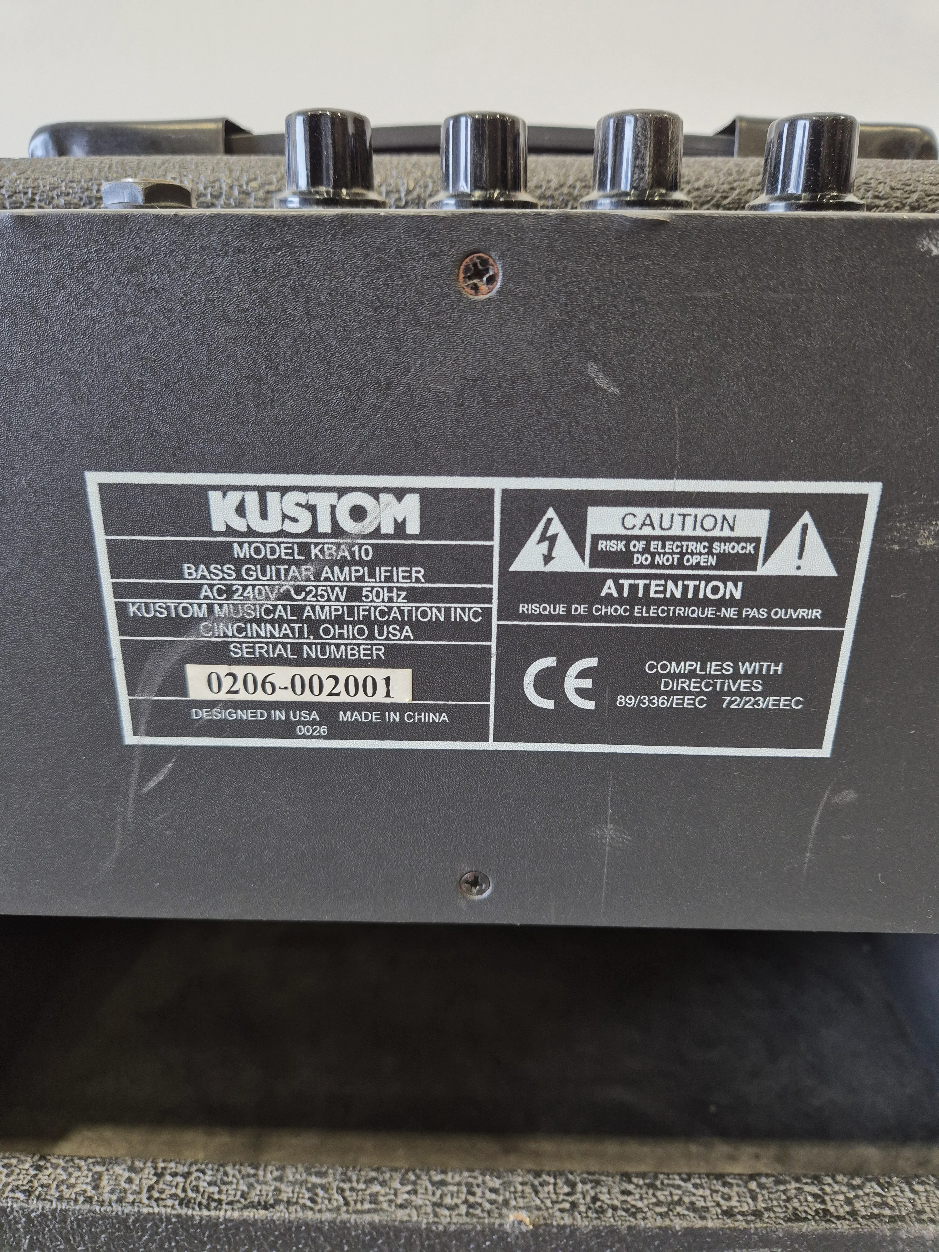 Kustom KBA10 - 10-watt Bass Guitar Amplifier - Image 5