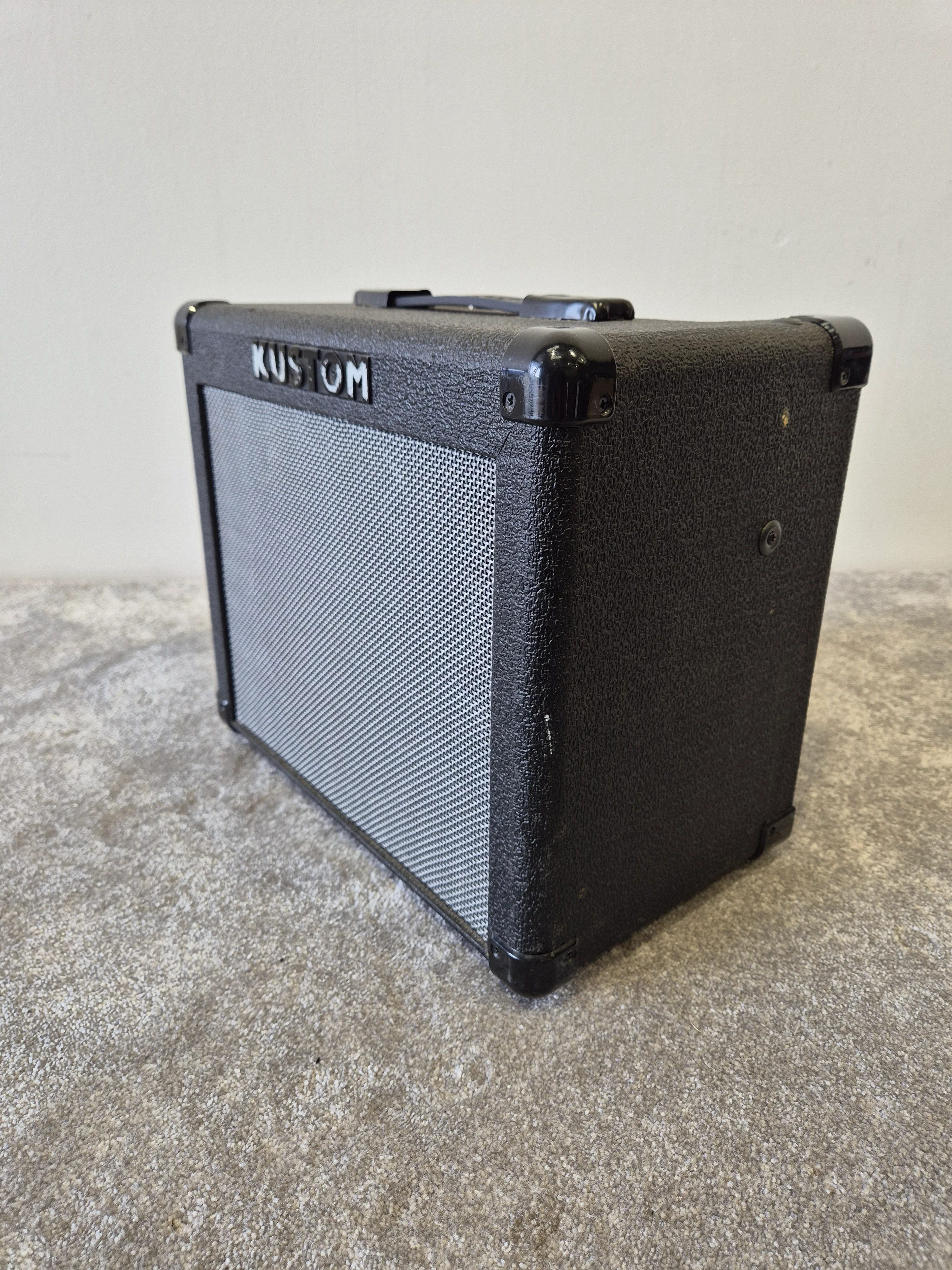 Kustom KBA10 - 10-watt Bass Guitar Amplifier - Image 7
