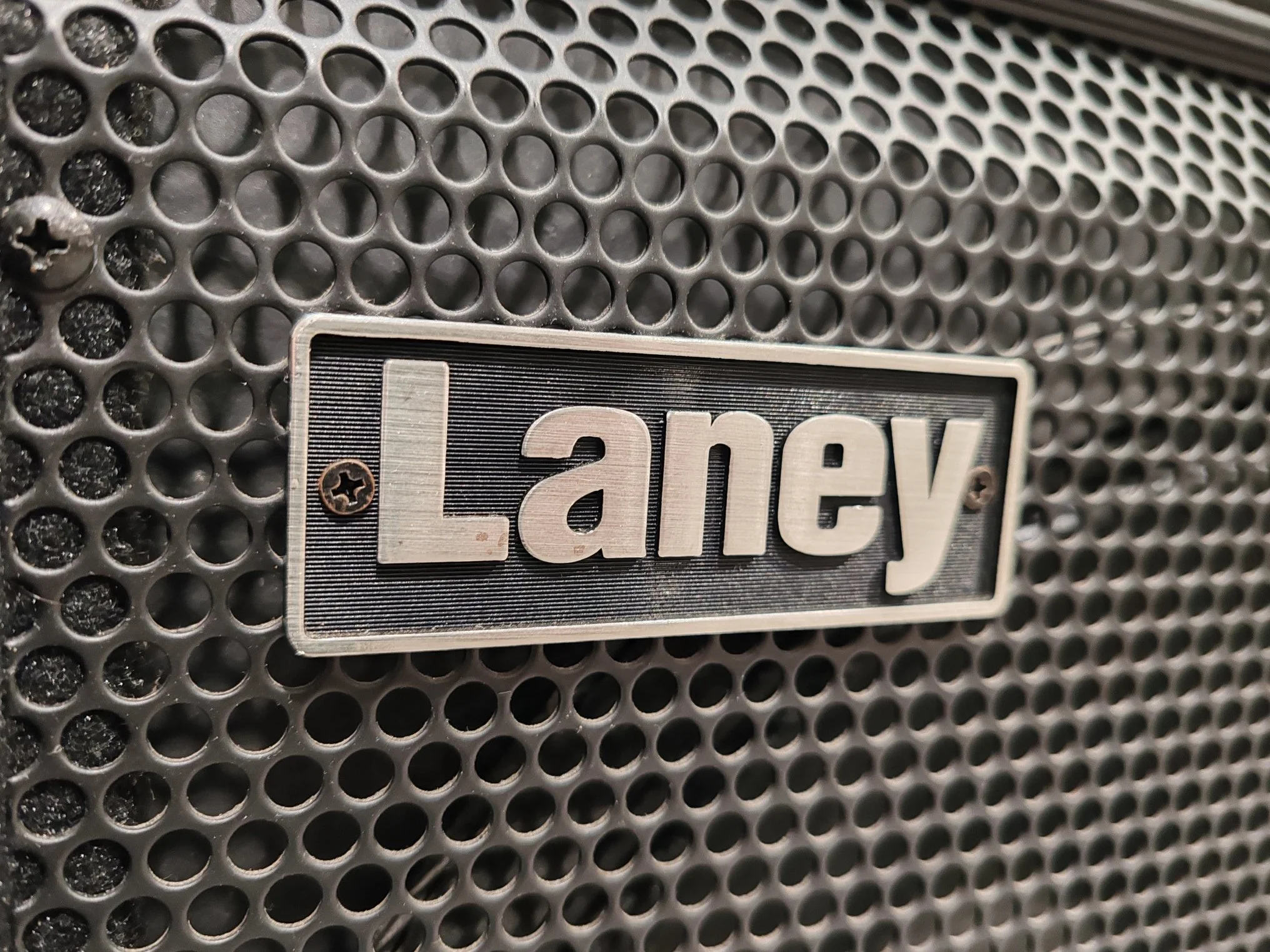 Laney RB8 - 300 watt Bass Combo Amplifier With 15" Celestion Speaker - Image 2