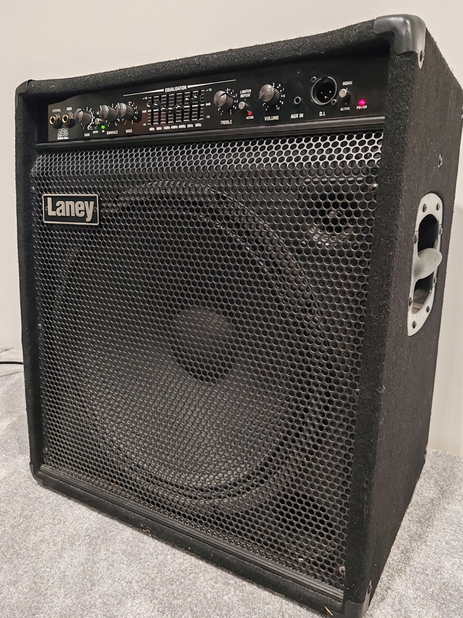 Laney RB8 - 300 watt Bass Combo Amplifier With 15" Celestion Speaker - Image 4