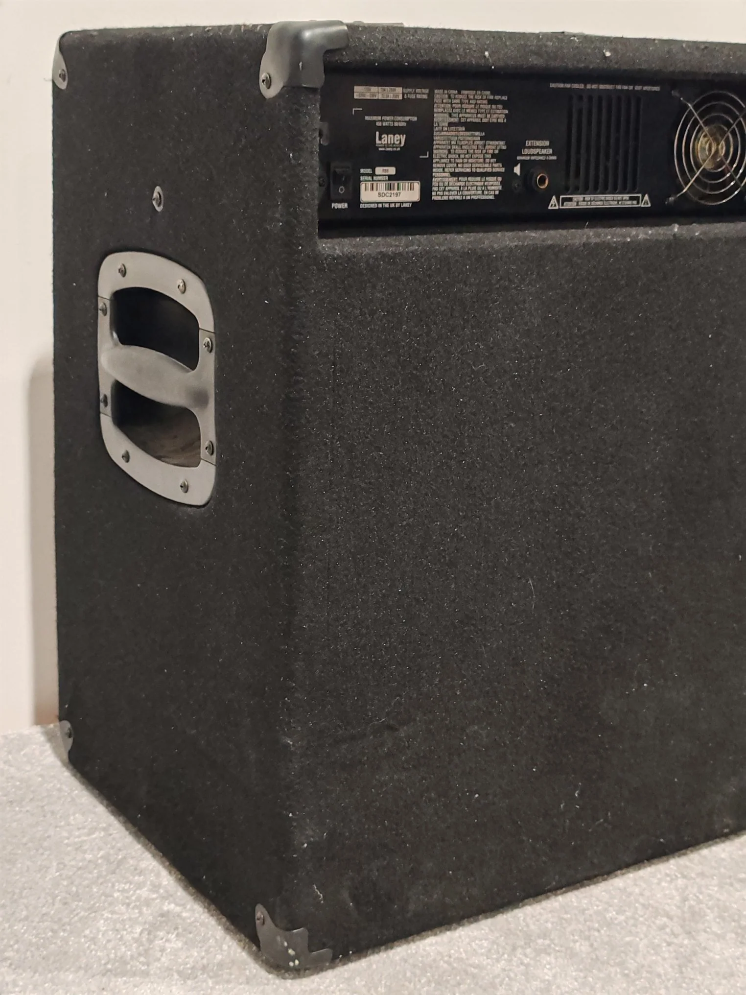 Laney RB8 - 300 watt Bass Combo Amplifier With 15" Celestion Speaker - Image 8