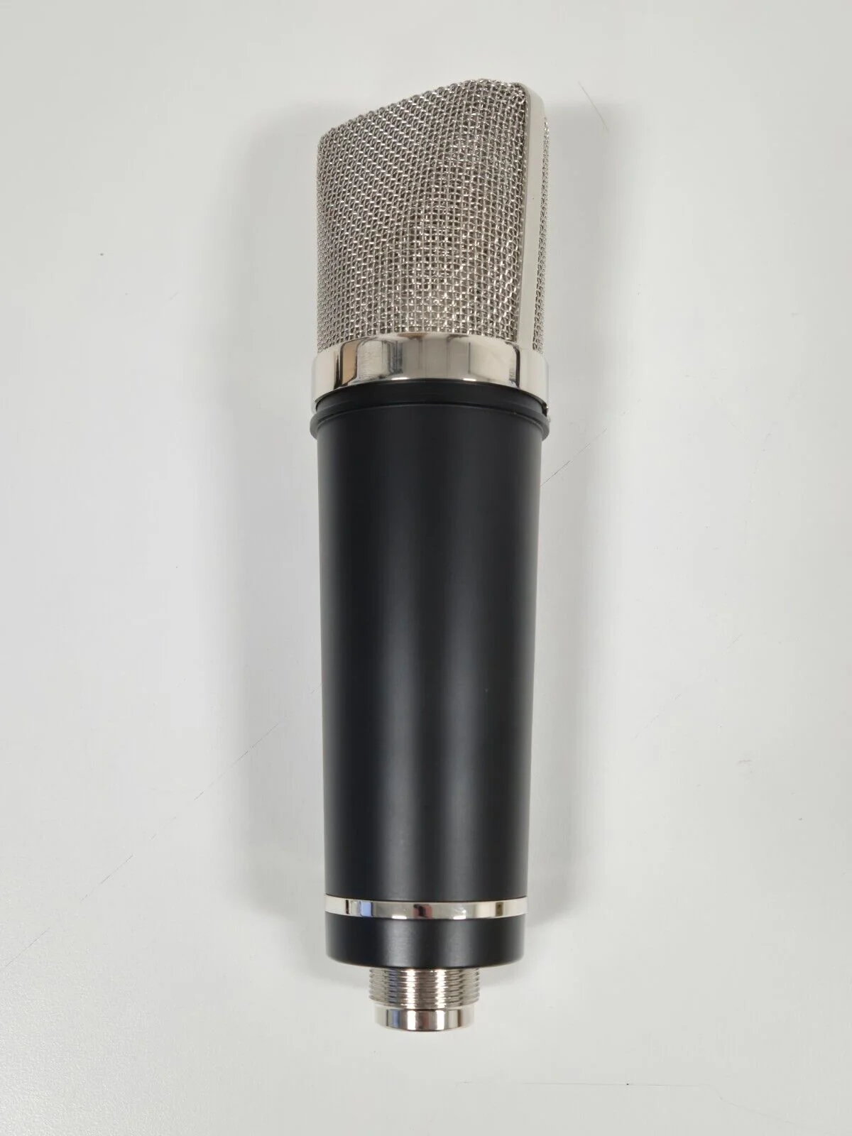 Lauten Audio LA220 Microphone with Holder and Manuals - Image 3