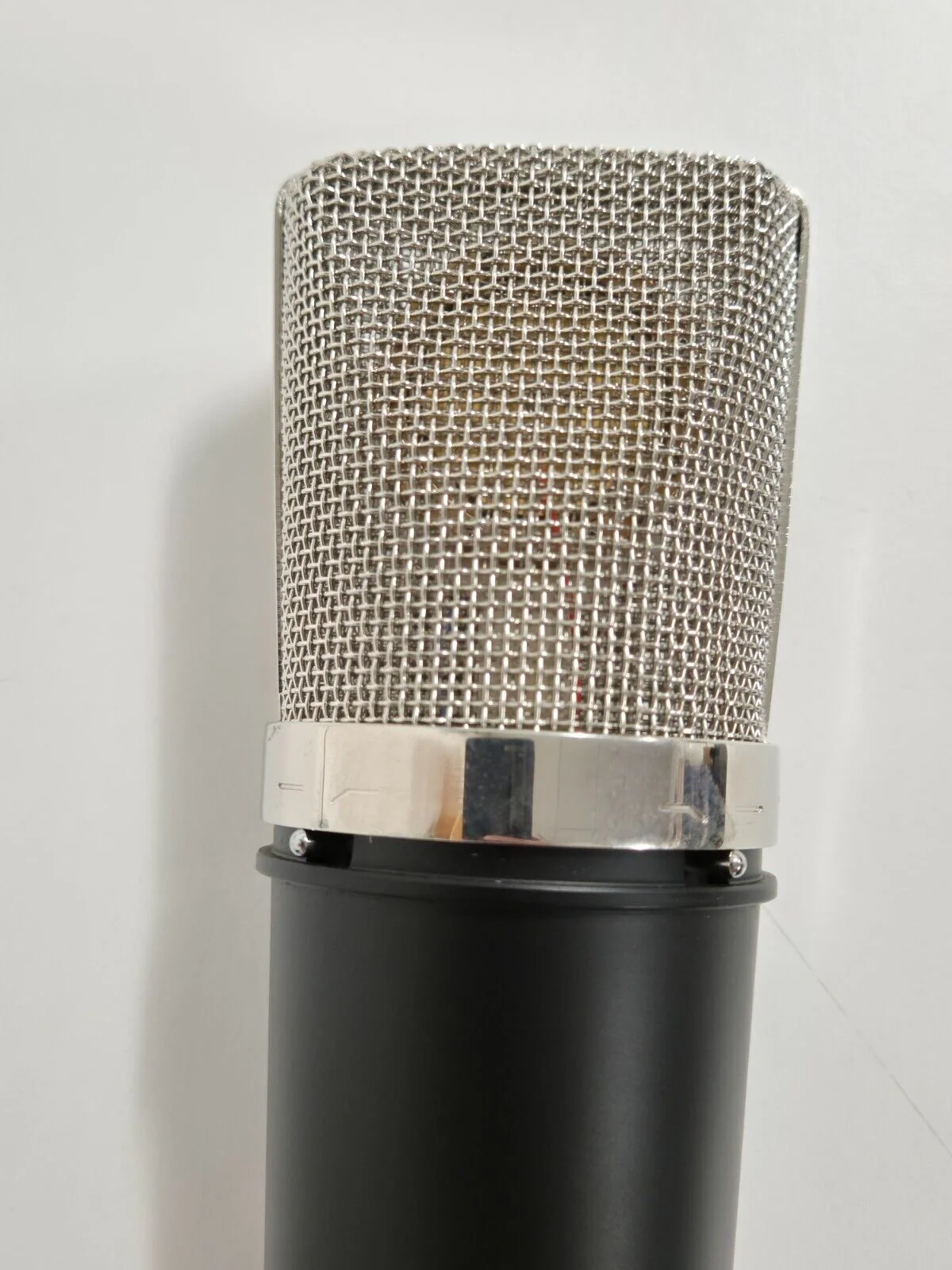 Lauten Audio LA220 Microphone with Holder and Manuals - Image 5