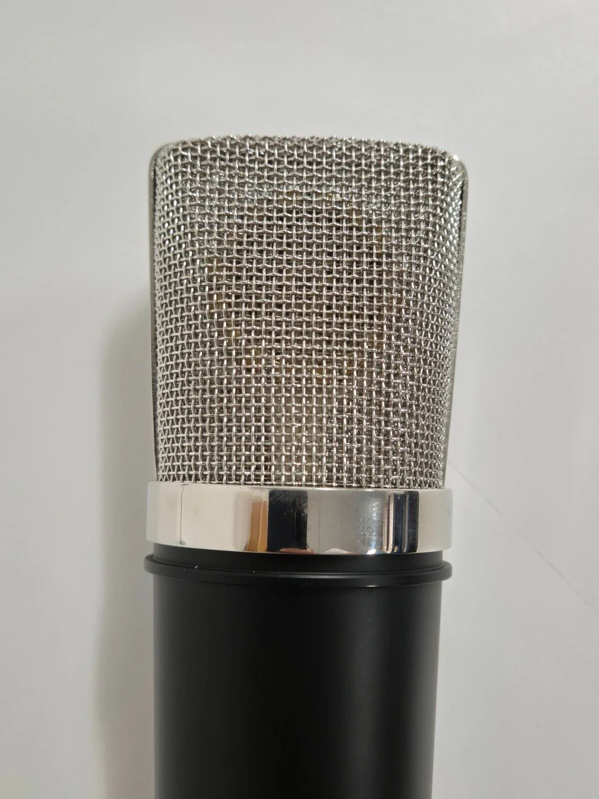 Lauten Audio LA220 Microphone with Holder and Manuals - Image 6