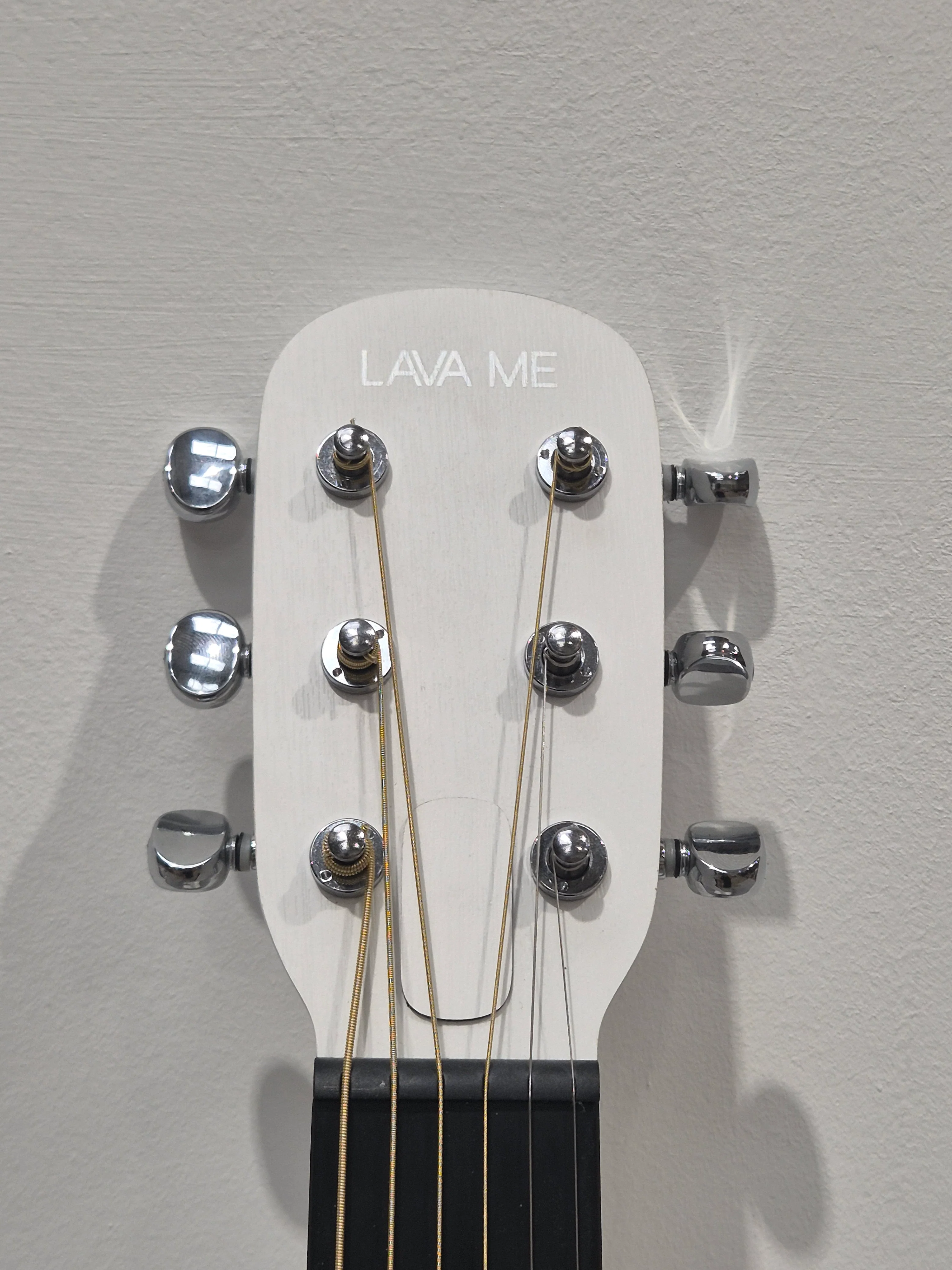 Lava ME 3 – White Smart Carbon Fiber Guitar – Excellent w/ Soft Gig Bag, New Strings & USB-C Cable - Image 5