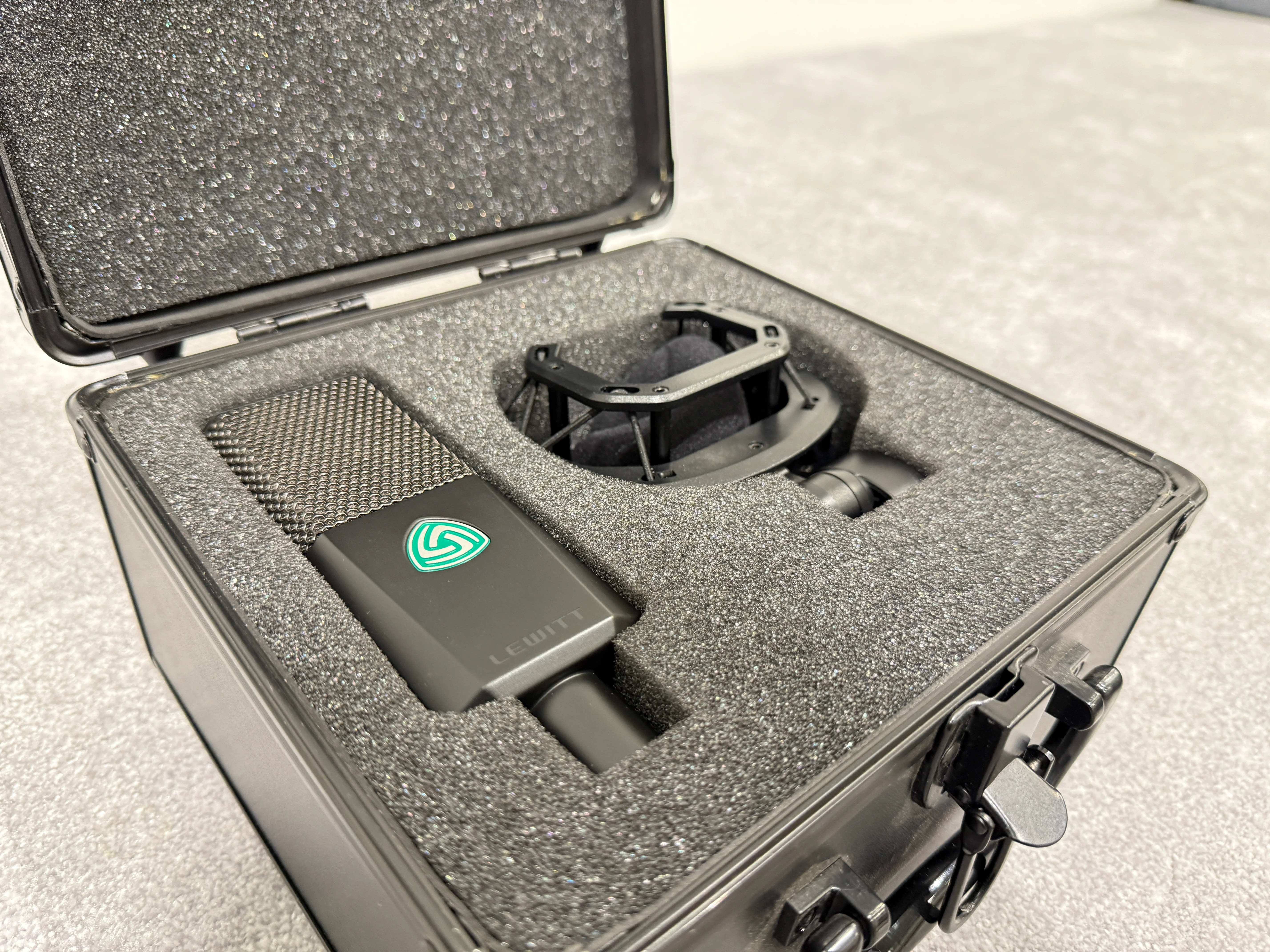 Lewitt LCT 640 – Large Diaphragm Condenser Studio Microphone – Very Good w/ Case - Image 5