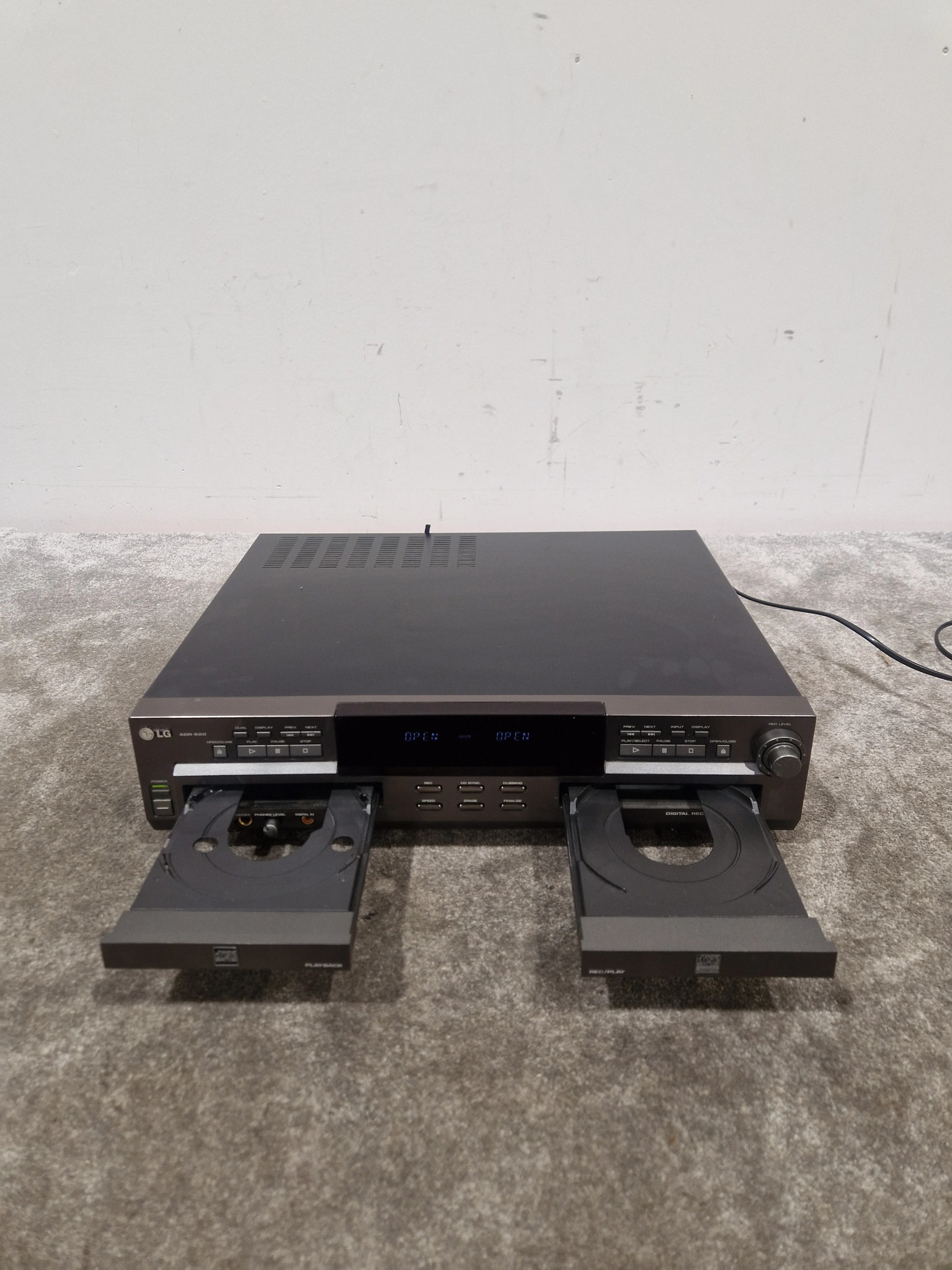 LG ADR-620 - CD Player - Black – CD player - Fair - Image 6