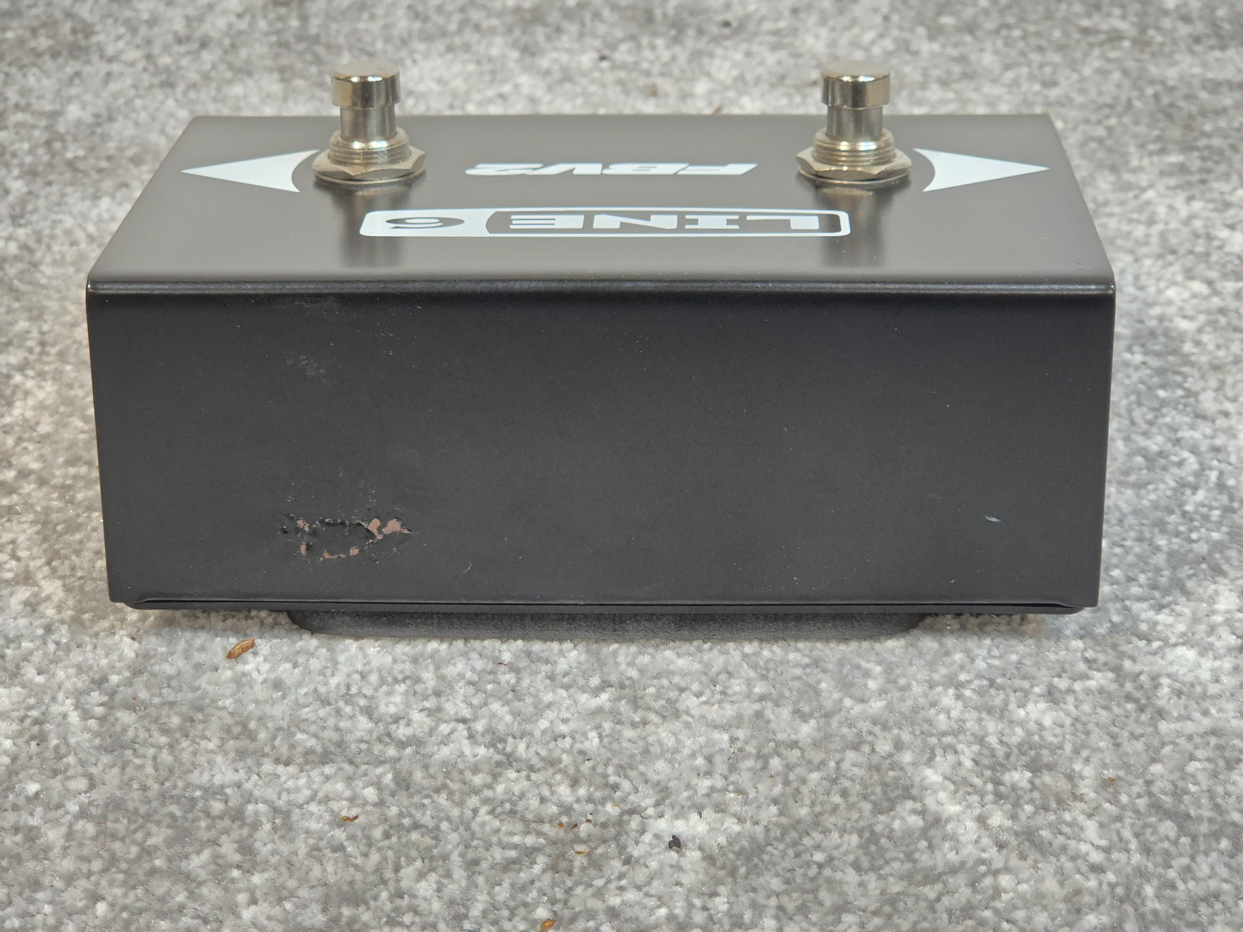 Line 6 FBV2 - Compact 4-Channel 2-Button Footswitch Controller - Image 3
