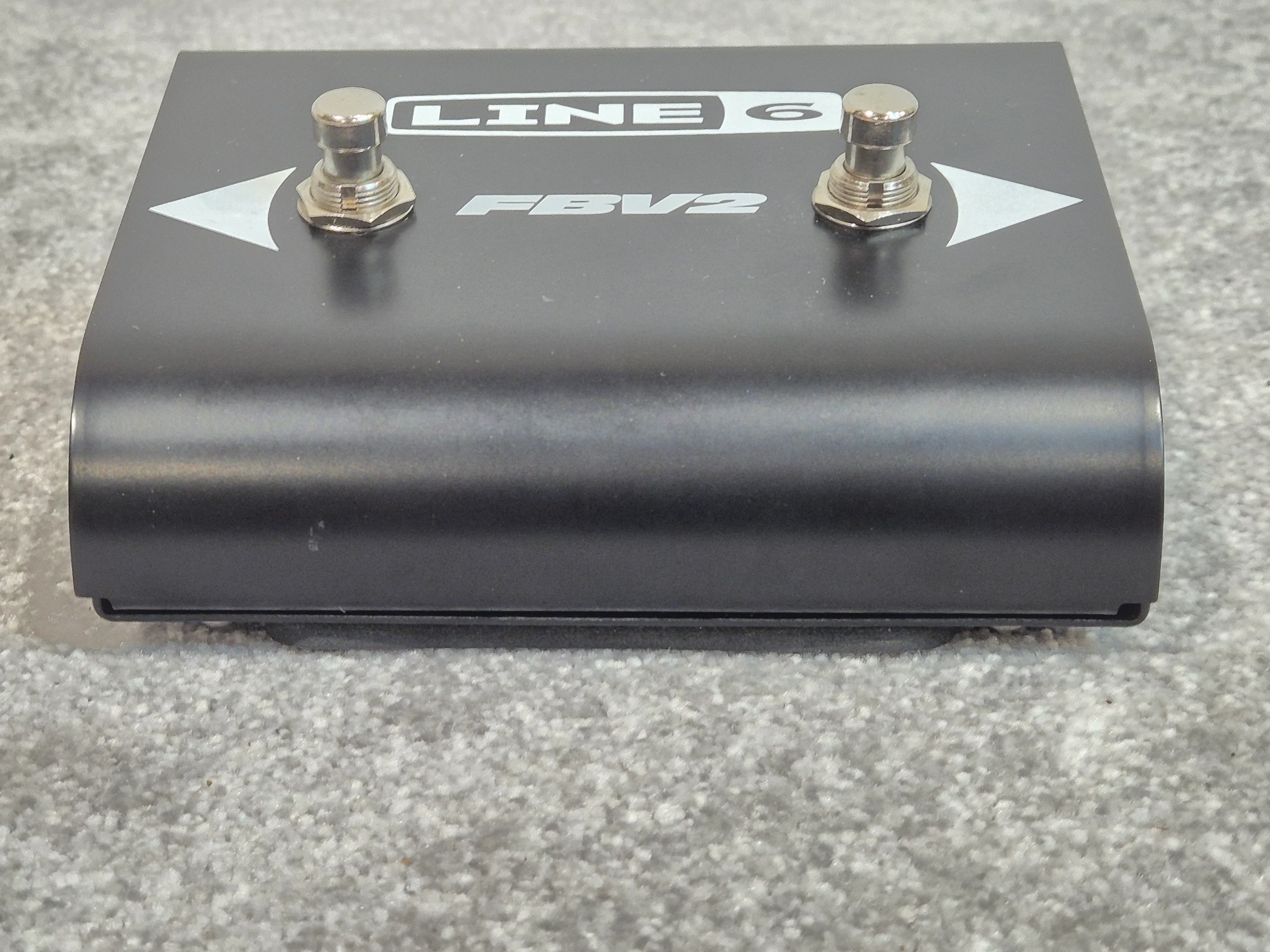Line 6 FBV2 - Compact 4-Channel 2-Button Footswitch Controller - Image 6