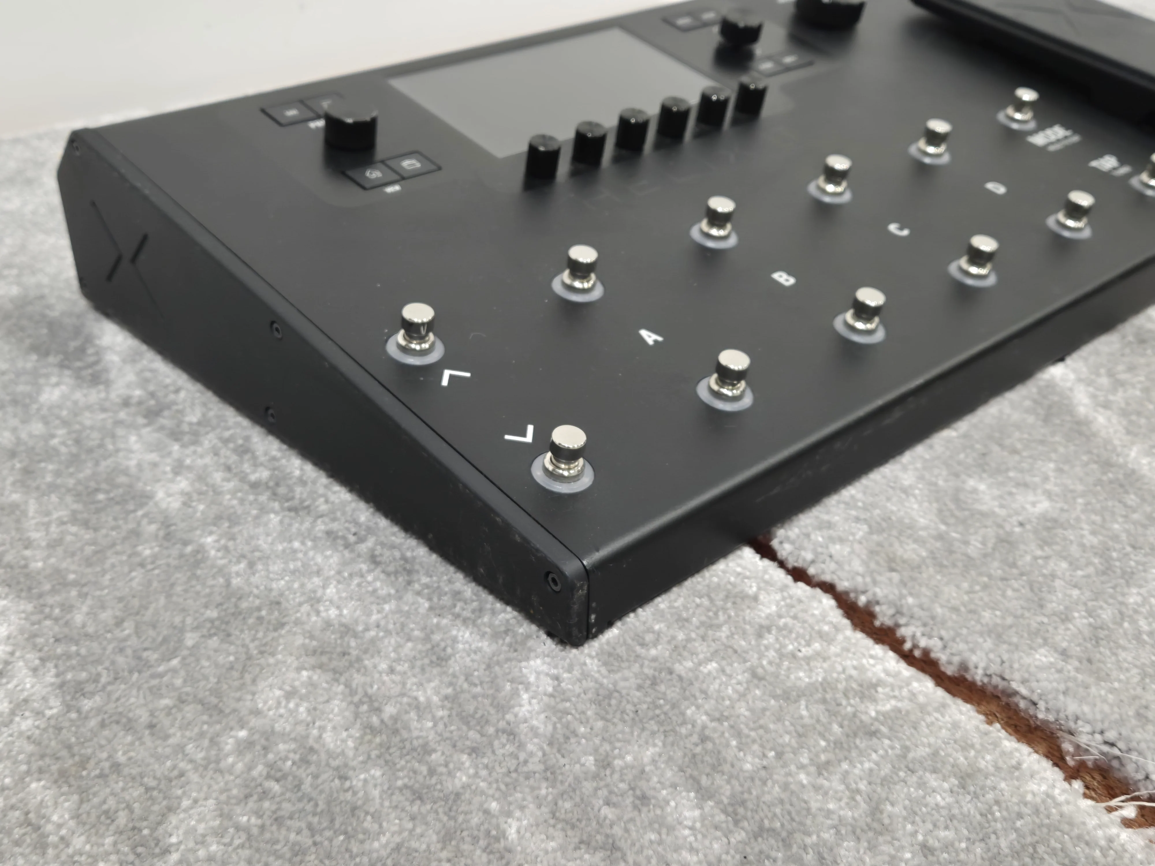 Line 6 Helix LT - Guitar Amp Modeller and Multi-Effects Processor - Image 10