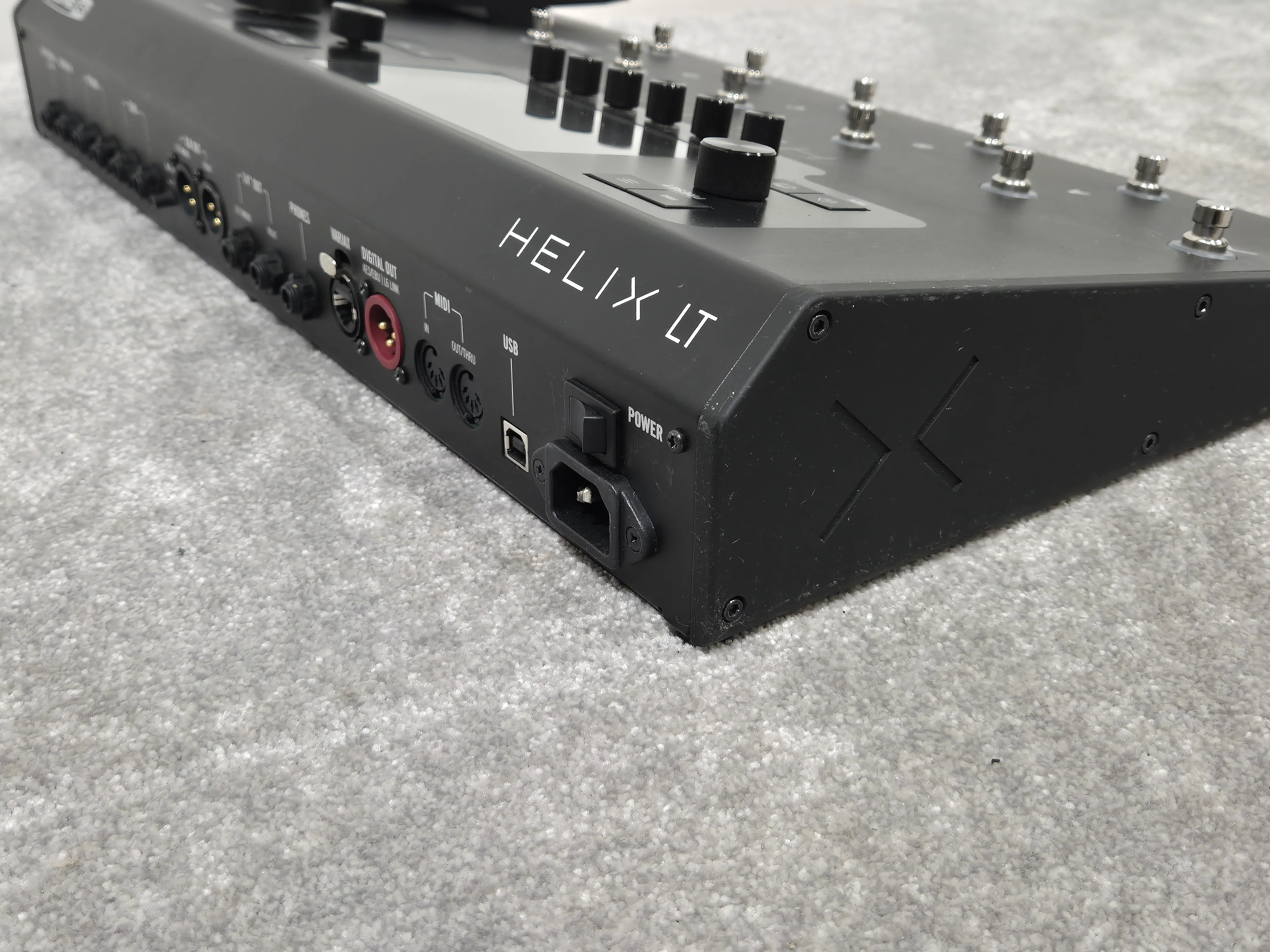 Line 6 Helix LT - Guitar Amp Modeller and Multi-Effects Processor - Image 13