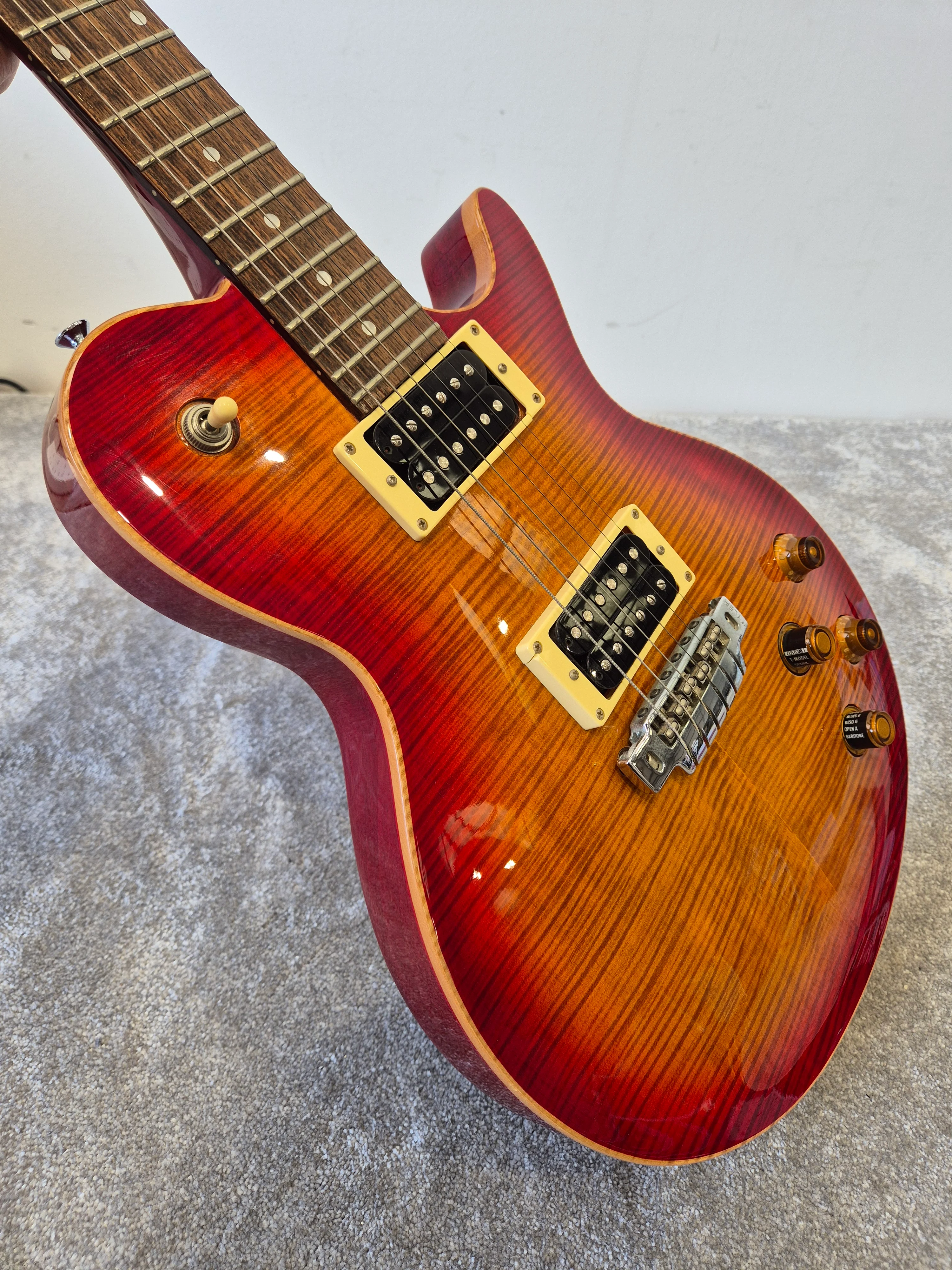 Line 6 James Tyler Variax JTV-59 - Electric Guitar w/ Soft Gig Bag - Image 16
