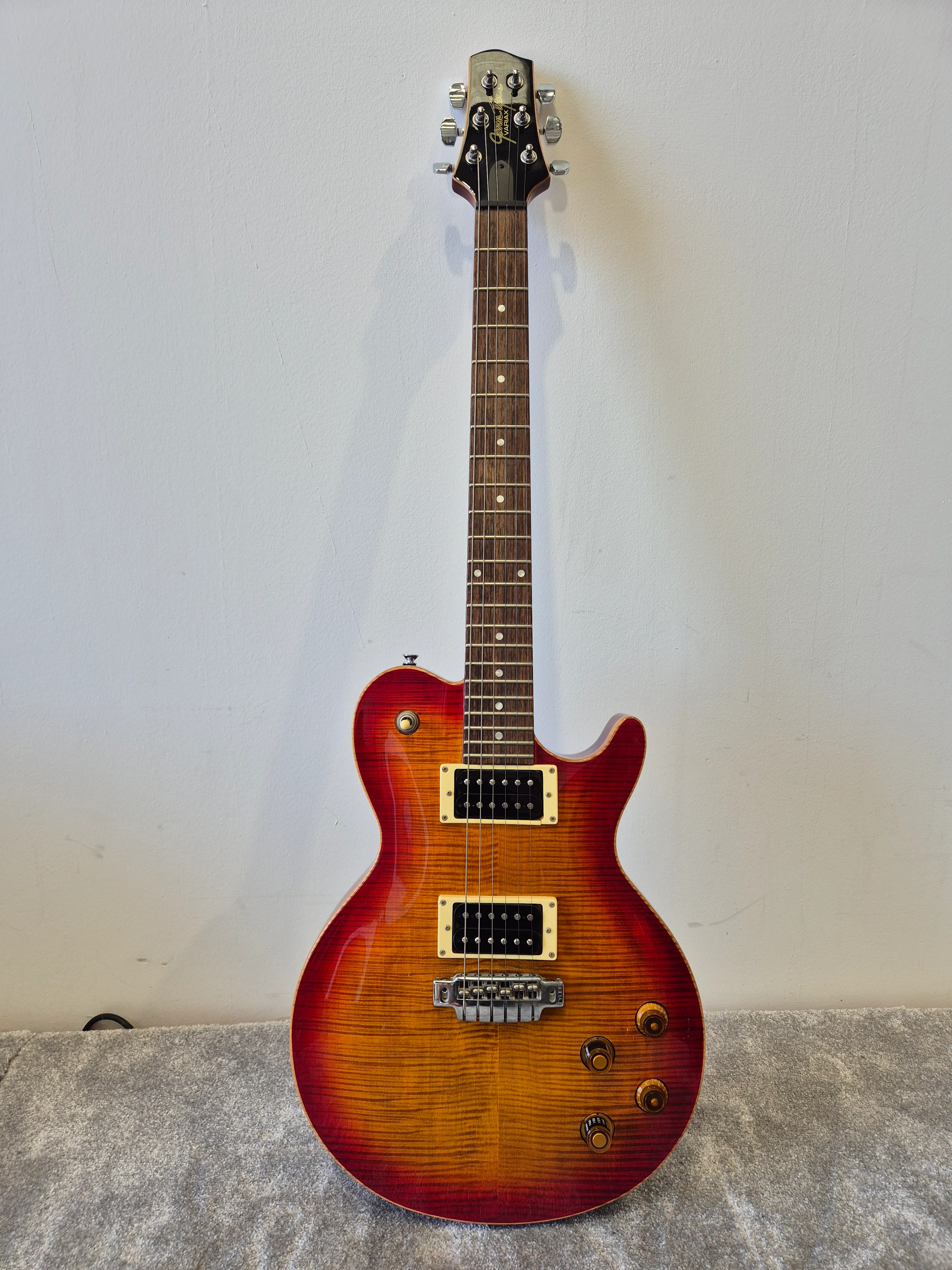 Line 6 James Tyler Variax JTV-59 - Electric Guitar w/ Soft Gig Bag - Image 2