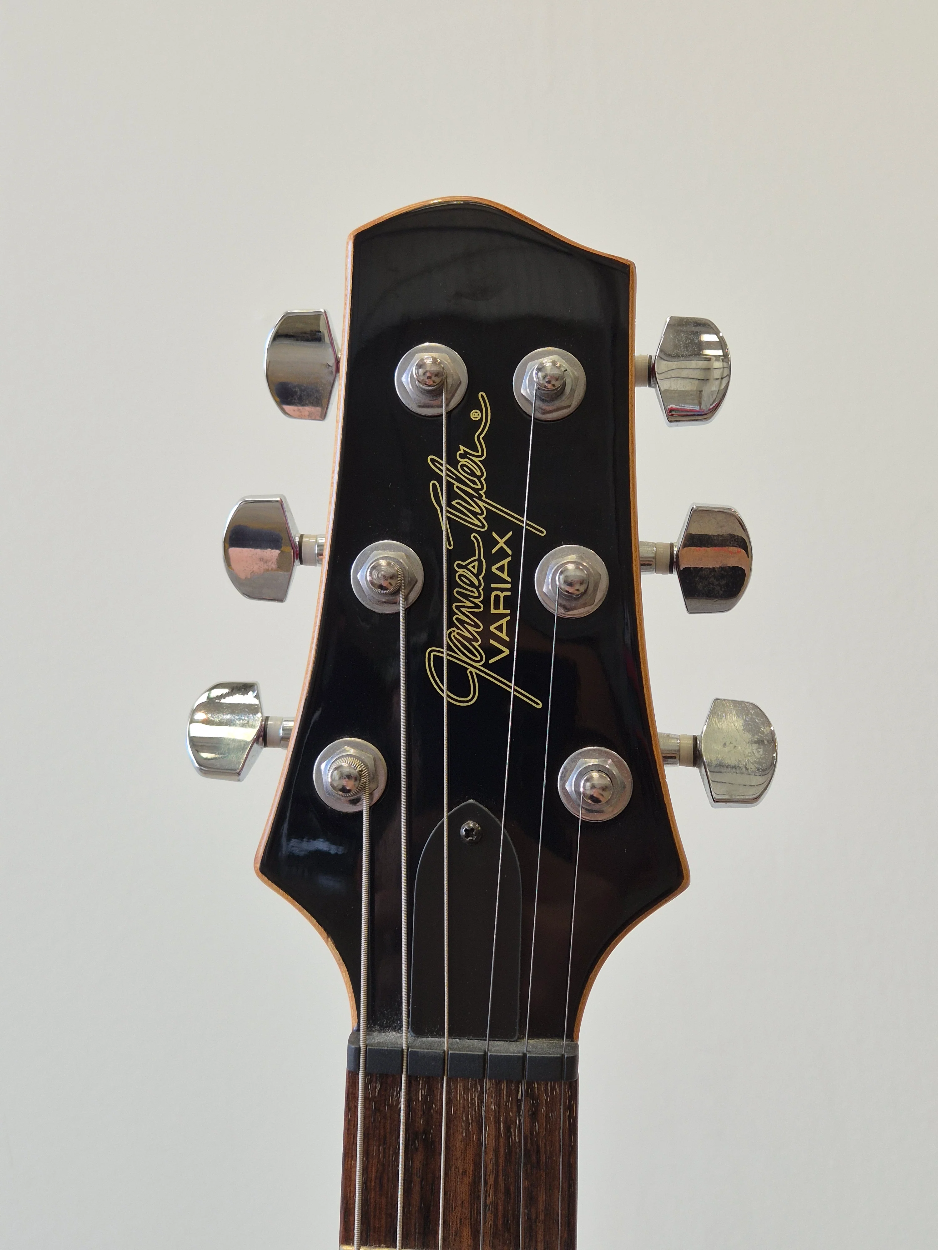 Line 6 James Tyler Variax JTV-59 - Electric Guitar w/ Soft Gig Bag - Image 8