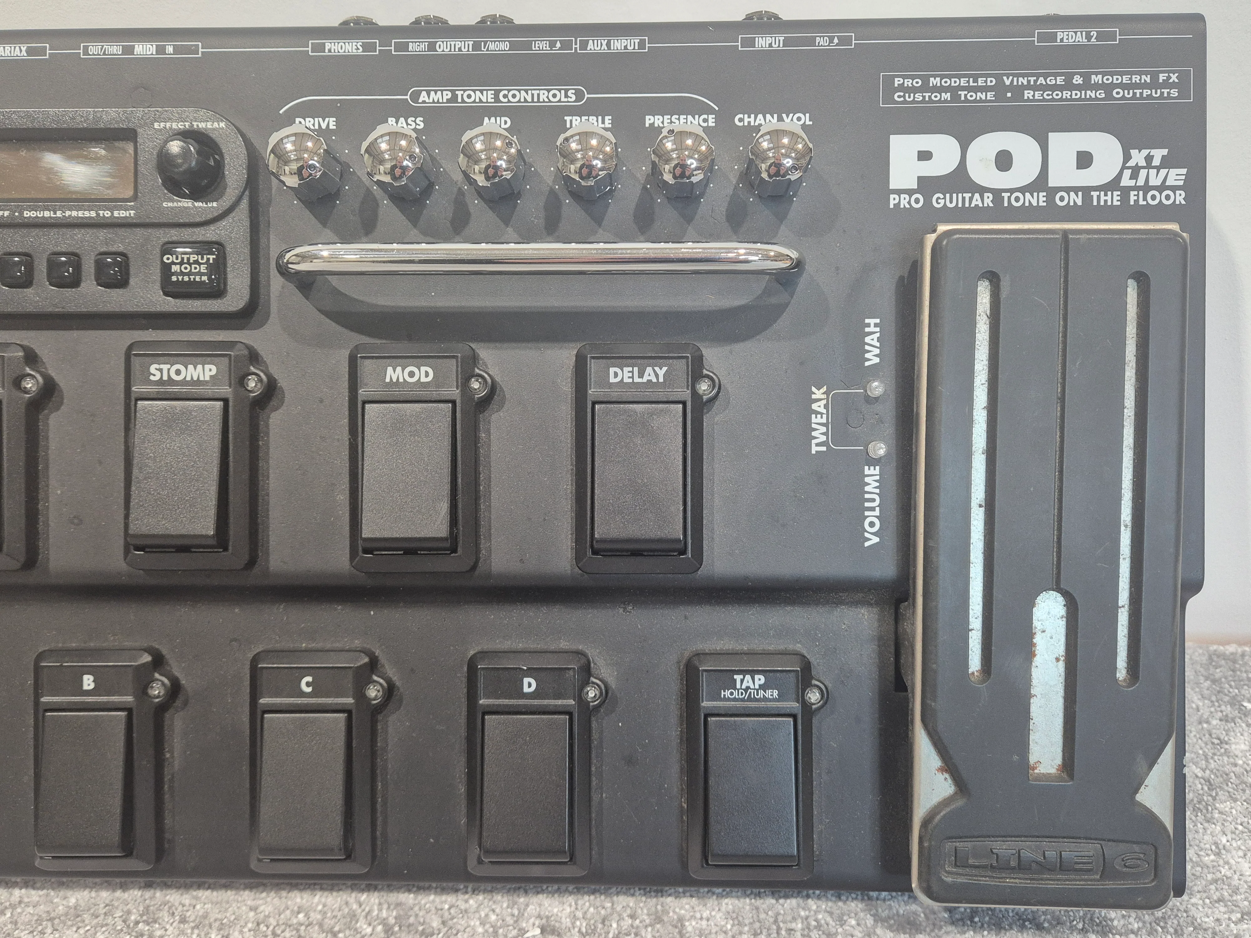 Line 6 POD XT Live - Multi-Effect and Amp Modeler Pedalboard With Soft bag - Image 7