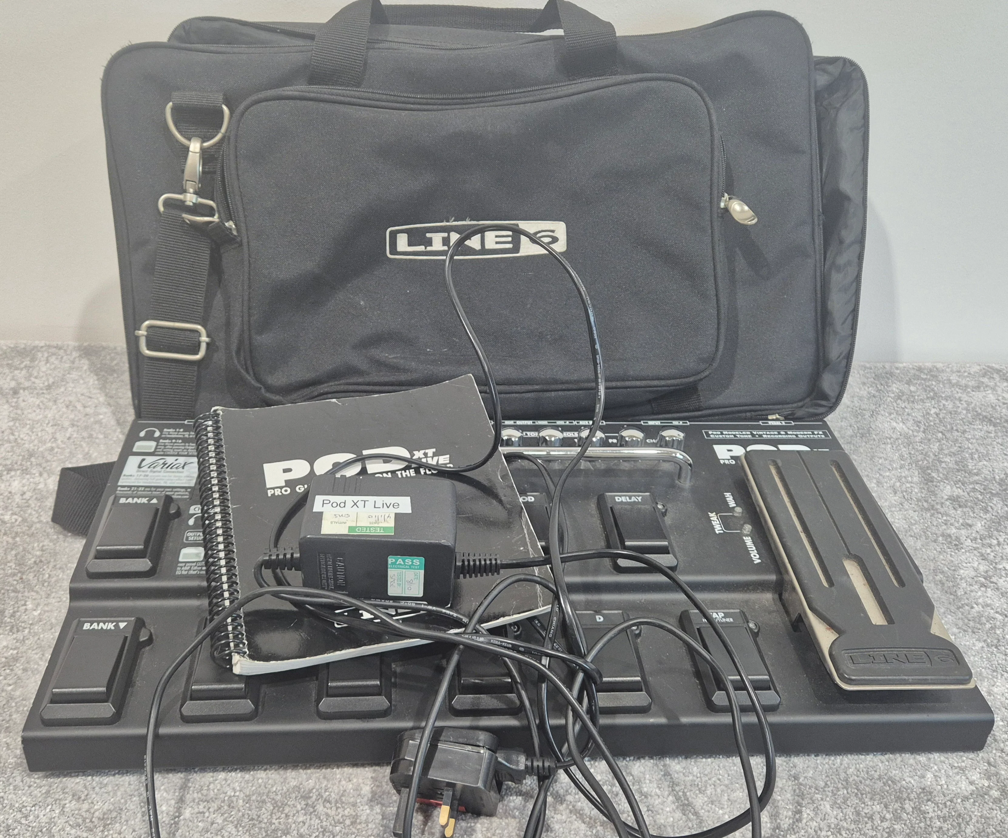 Line 6 POD XT Live - Multi-Effect and Amp Modeler Pedalboard With Soft bag - Image 9