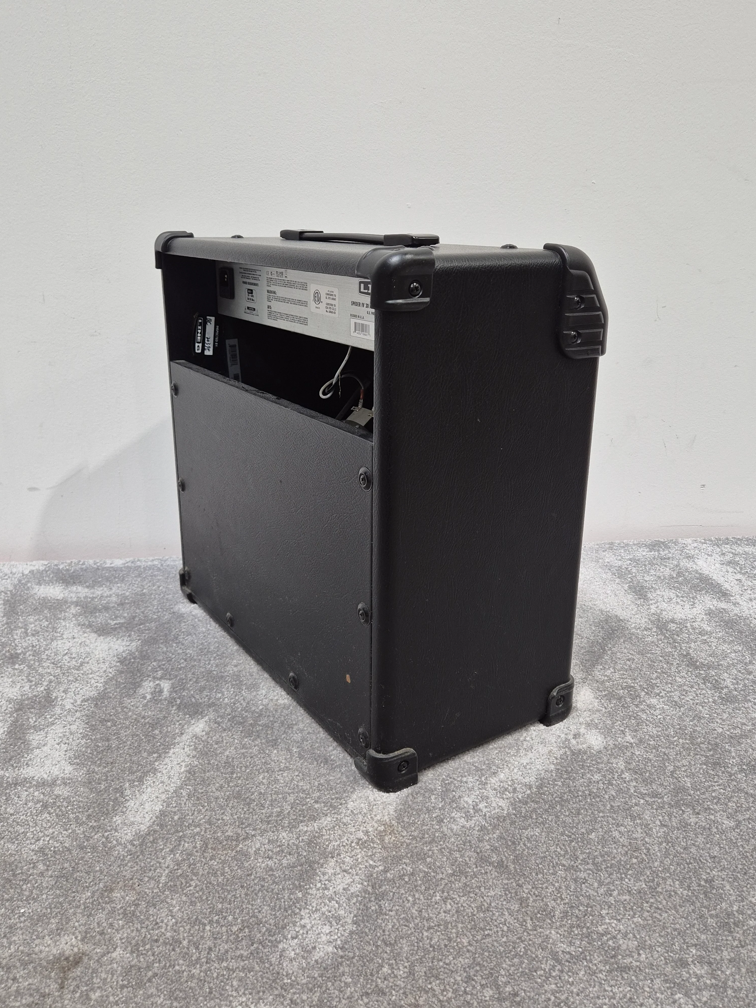 Line 6 Spider IV 30 - Combo Guitar Amplifier w/ Footswitch - Image 3