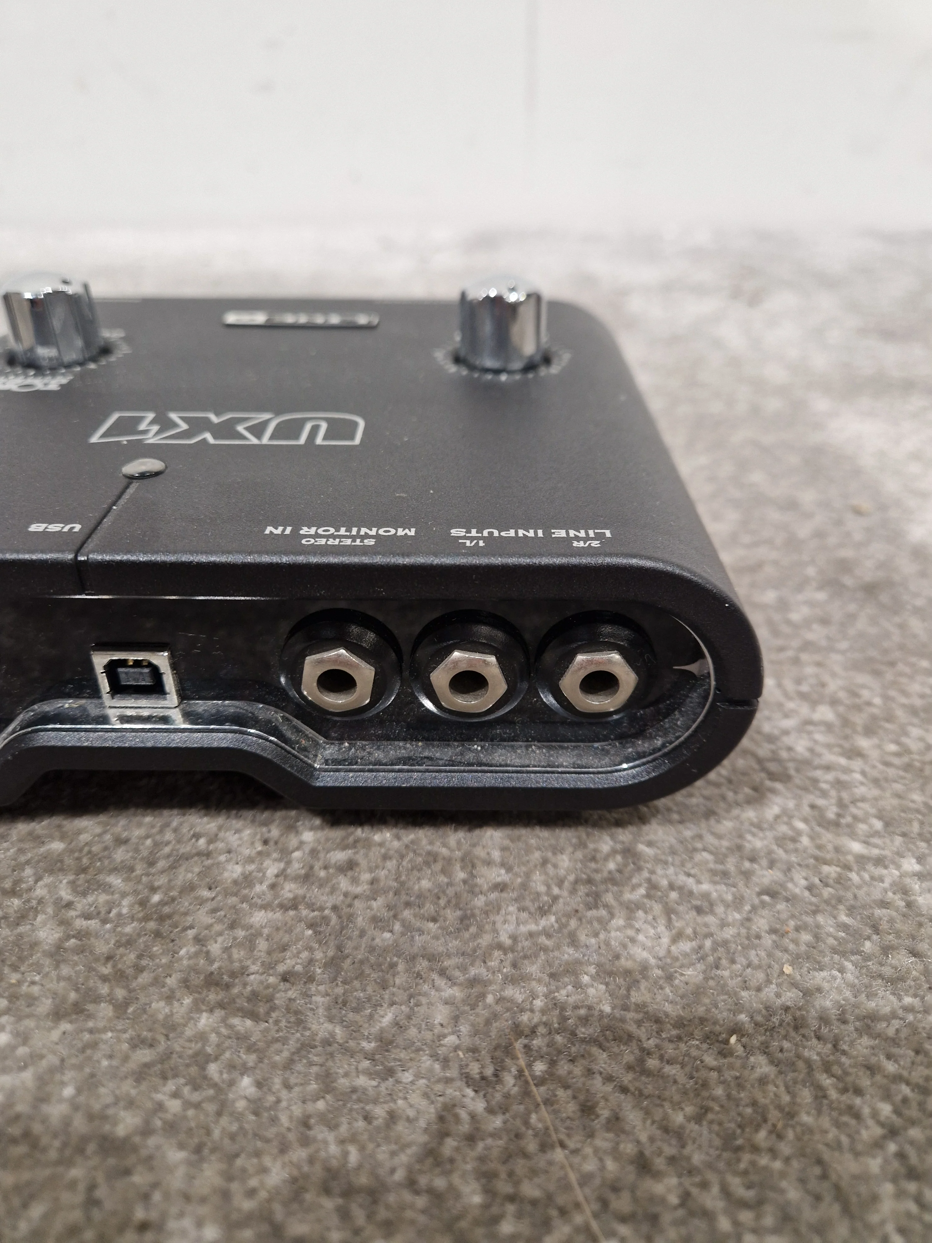 Line 6 UX1 Audio Interface - USB Connectivity - Excellent - Image 3