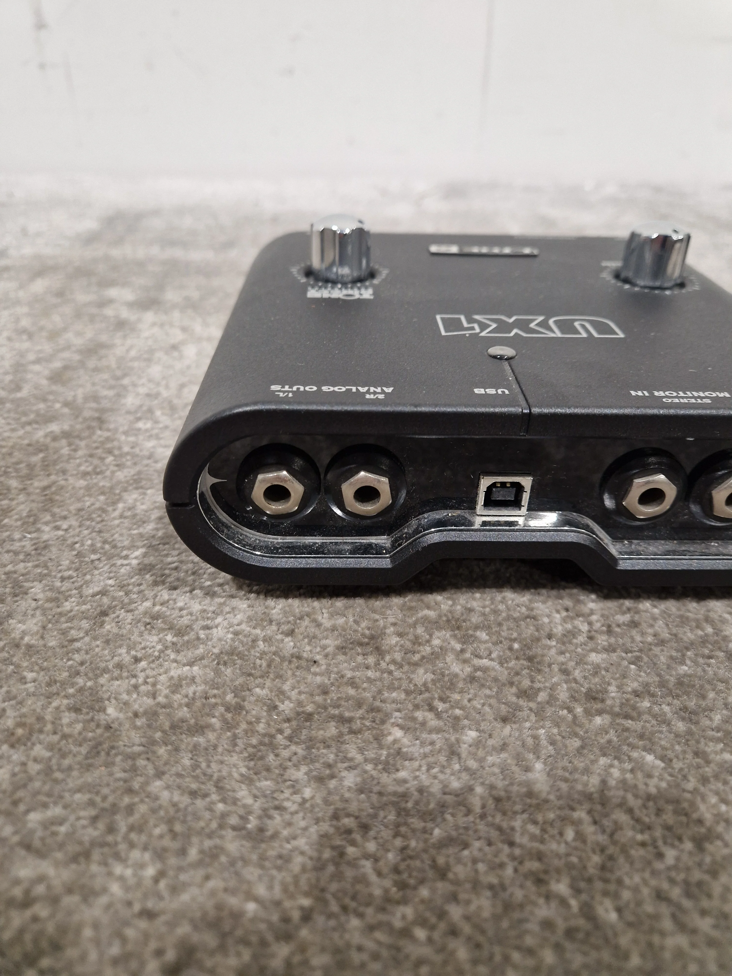 Line 6 UX1 Audio Interface - USB Connectivity - Excellent - Image 4