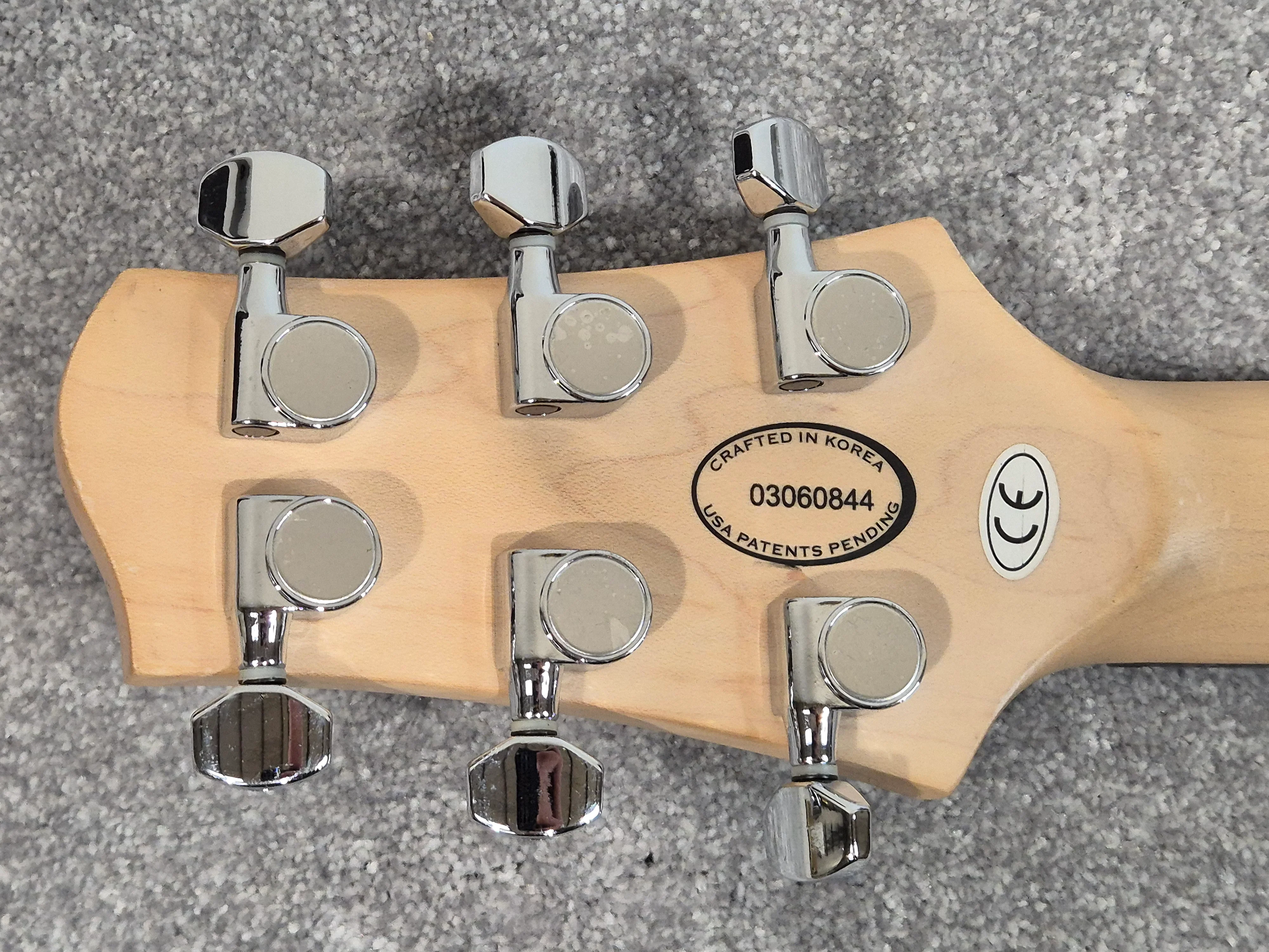 Line 6 Variax Modelling Guitar With Line 6 Soft Bag - Image 9