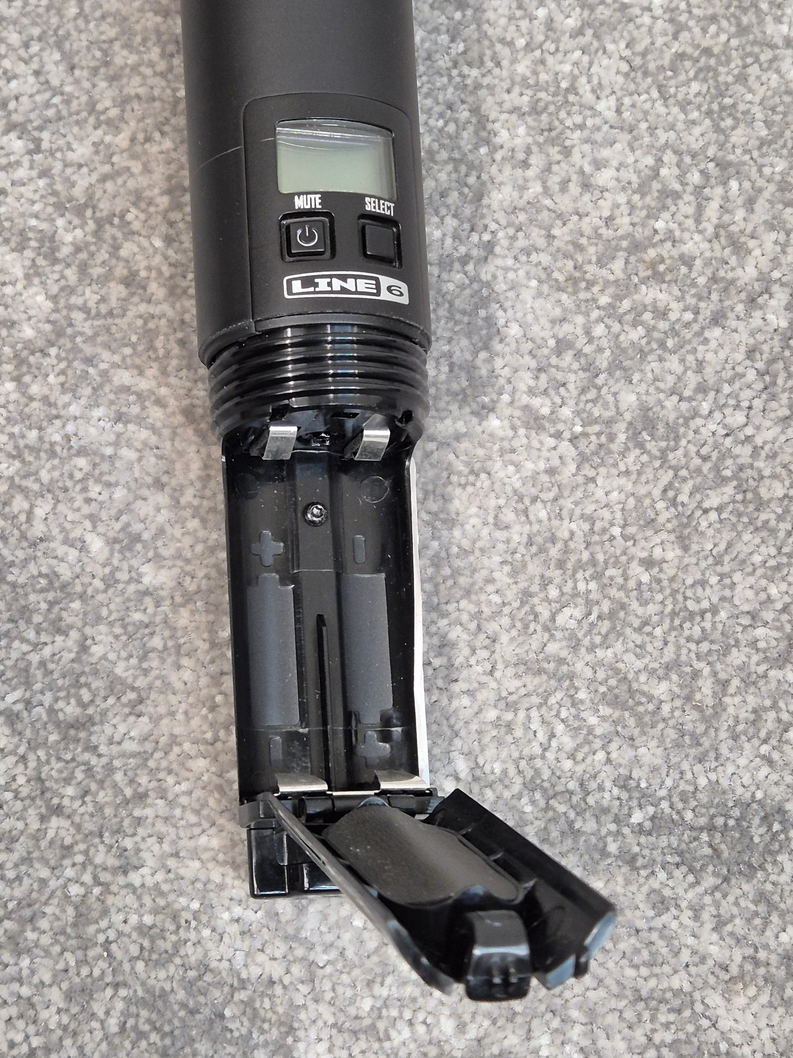 Line 6 XD-V55 - Digital Wireless Microphone System w/ Soft Case - Image 13