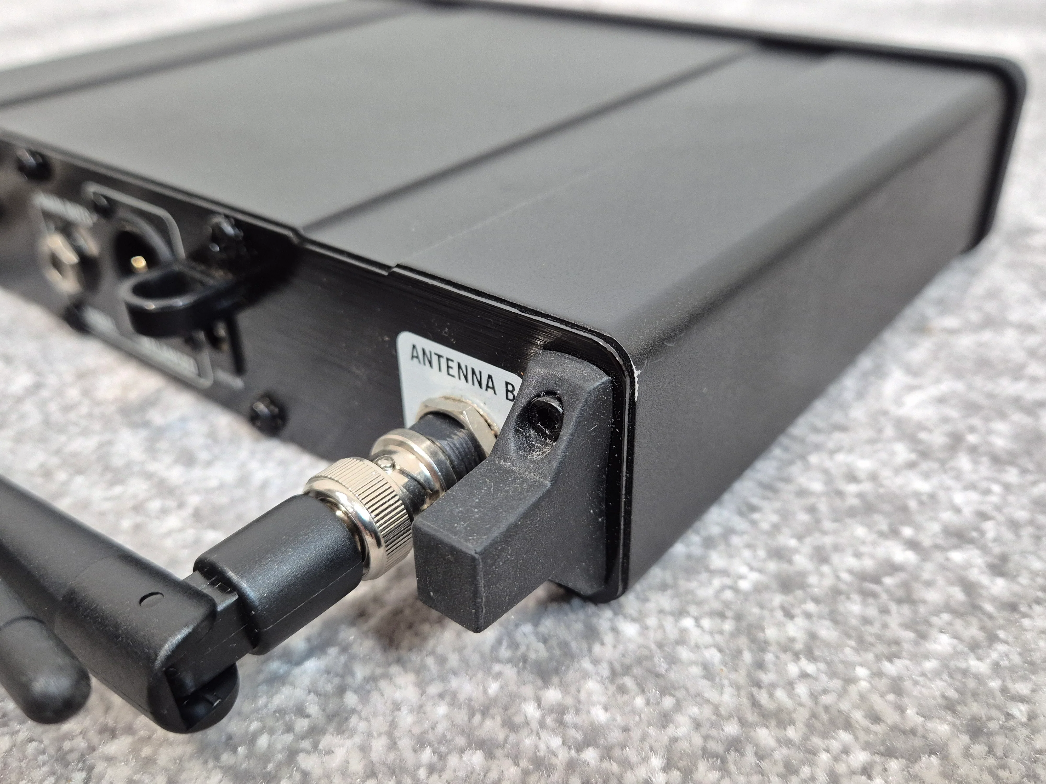 Line 6 XD-V55 - Digital Wireless Microphone System w/ Soft Case - Image 5