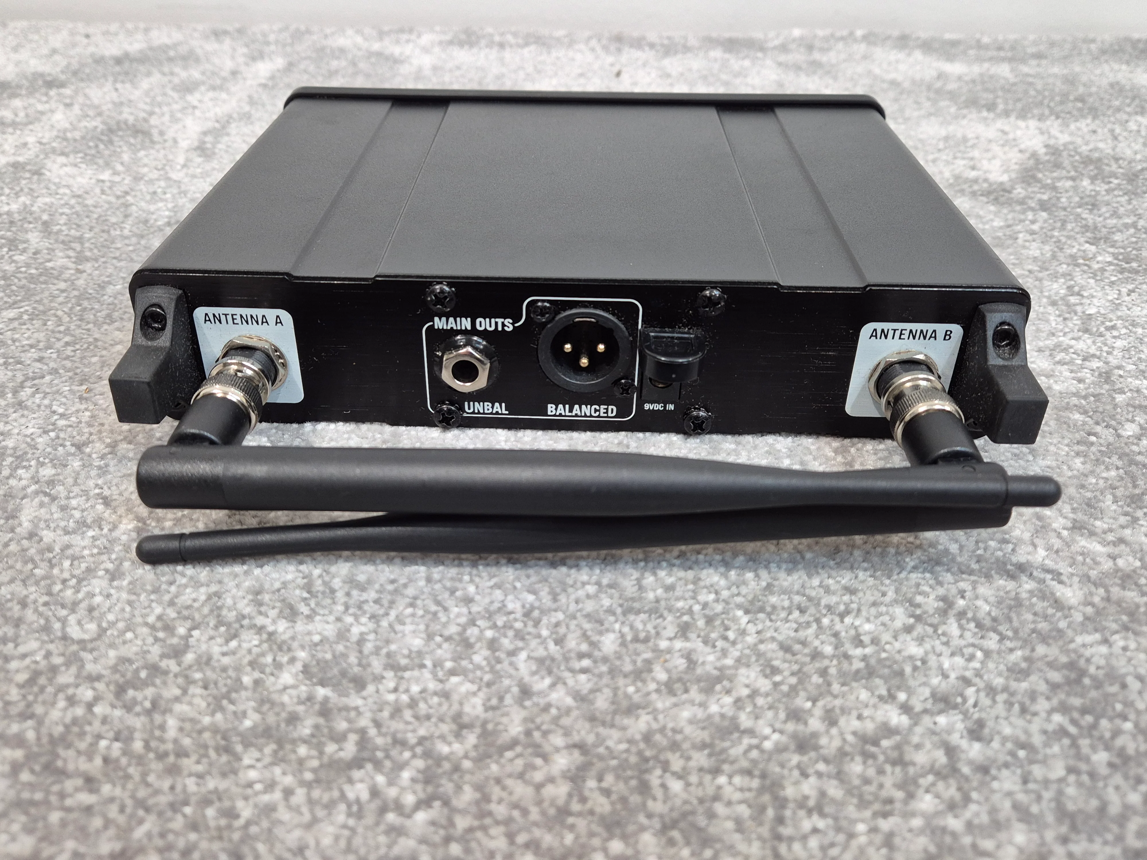 Line 6 XD-V55 - Digital Wireless Microphone System w/ Soft Case - Image 6