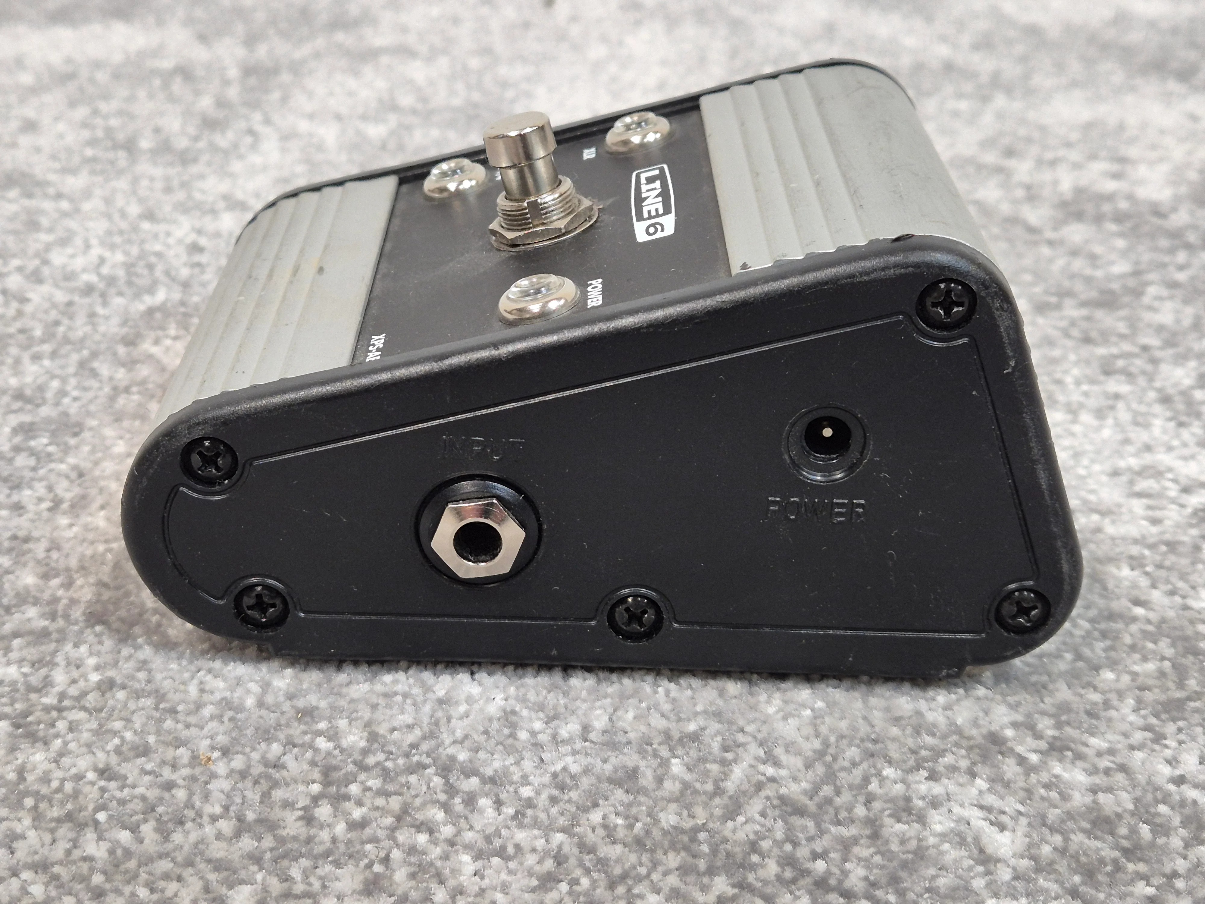 Line 6 XPS-AB - Direct Box - A/ B Switch For Variax Guitars w/ Power Supply - Image 3