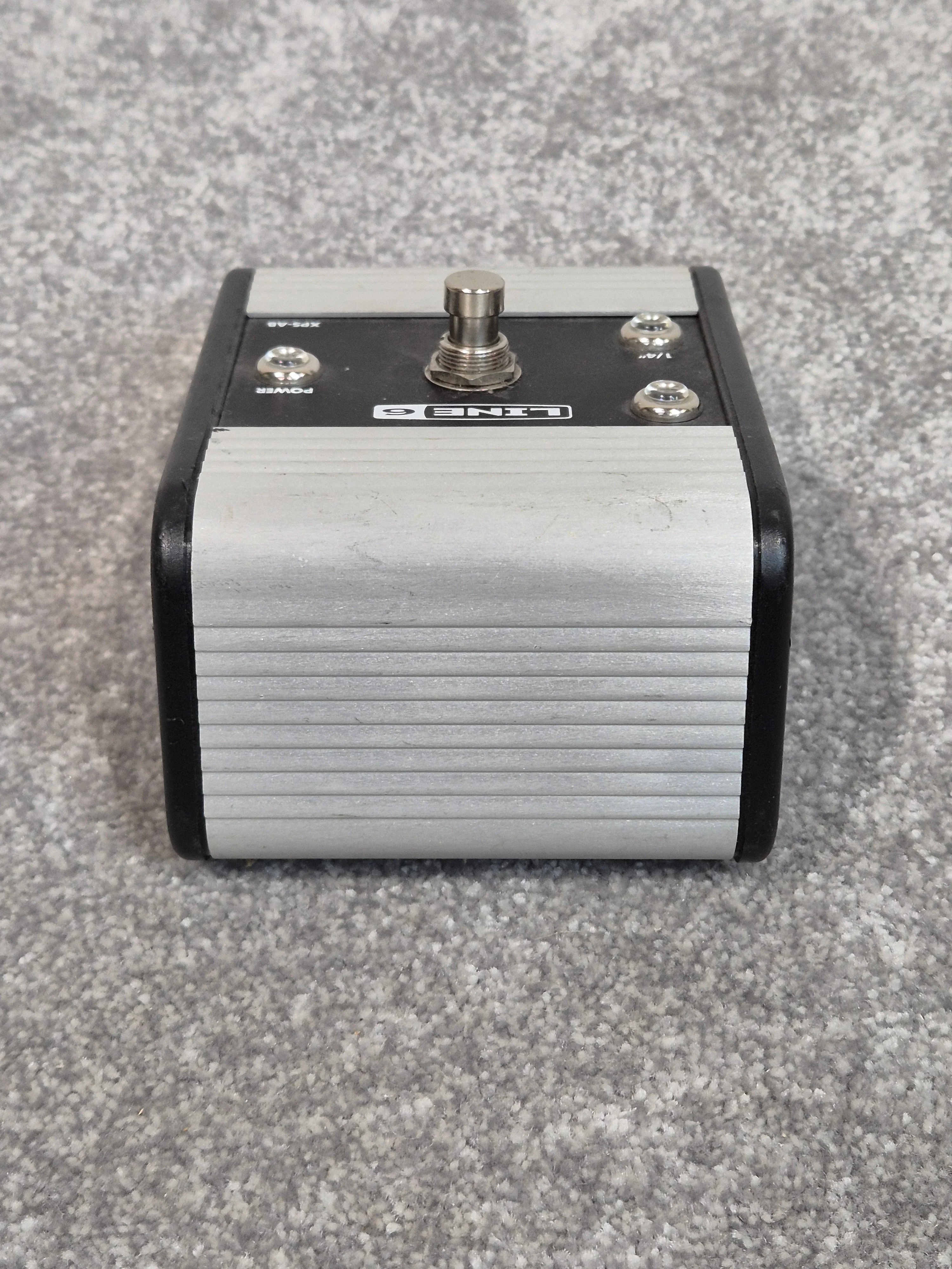 Line 6 XPS-AB - Direct Box - A/ B Switch For Variax Guitars w/ Power Supply - Image 4