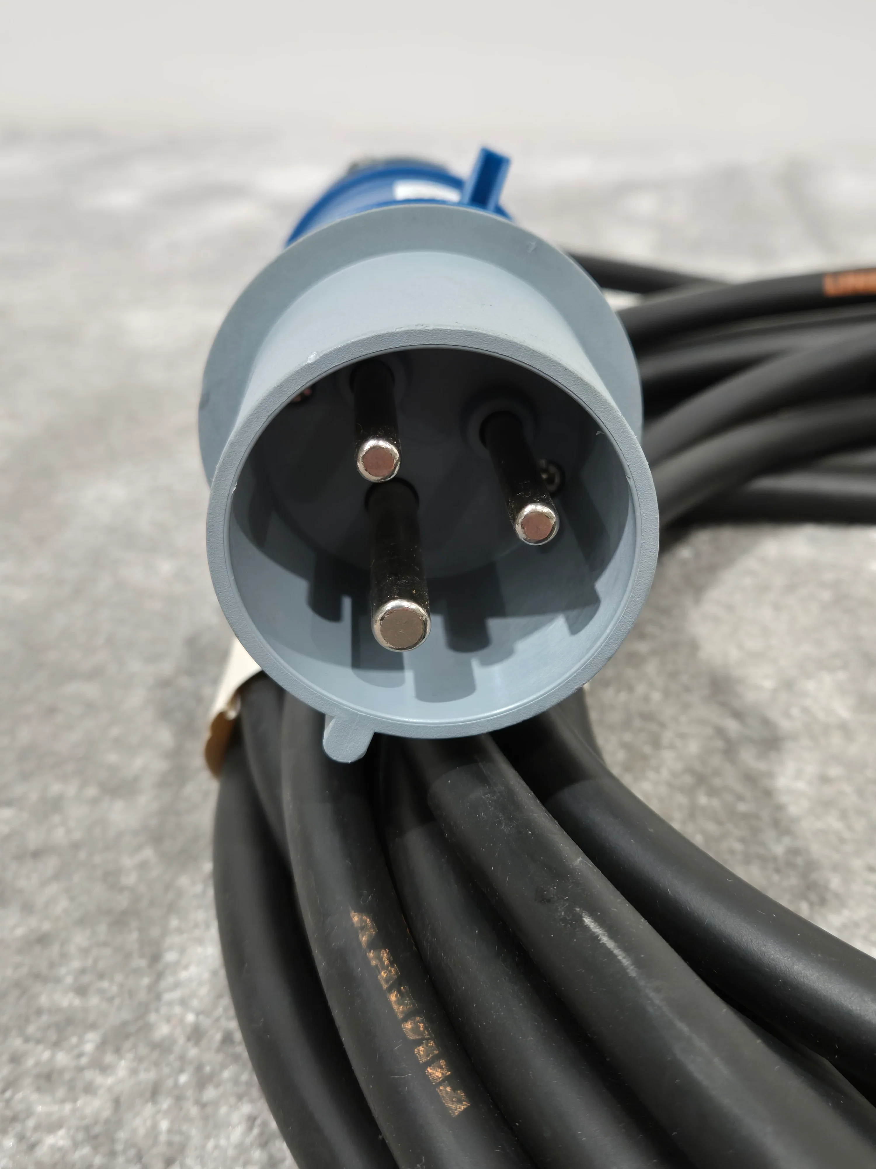 LINEAX H07RN-F / Mennekes 3943 / Mennekes 1421ZA - Industrial Flexible Cable - Image 2
