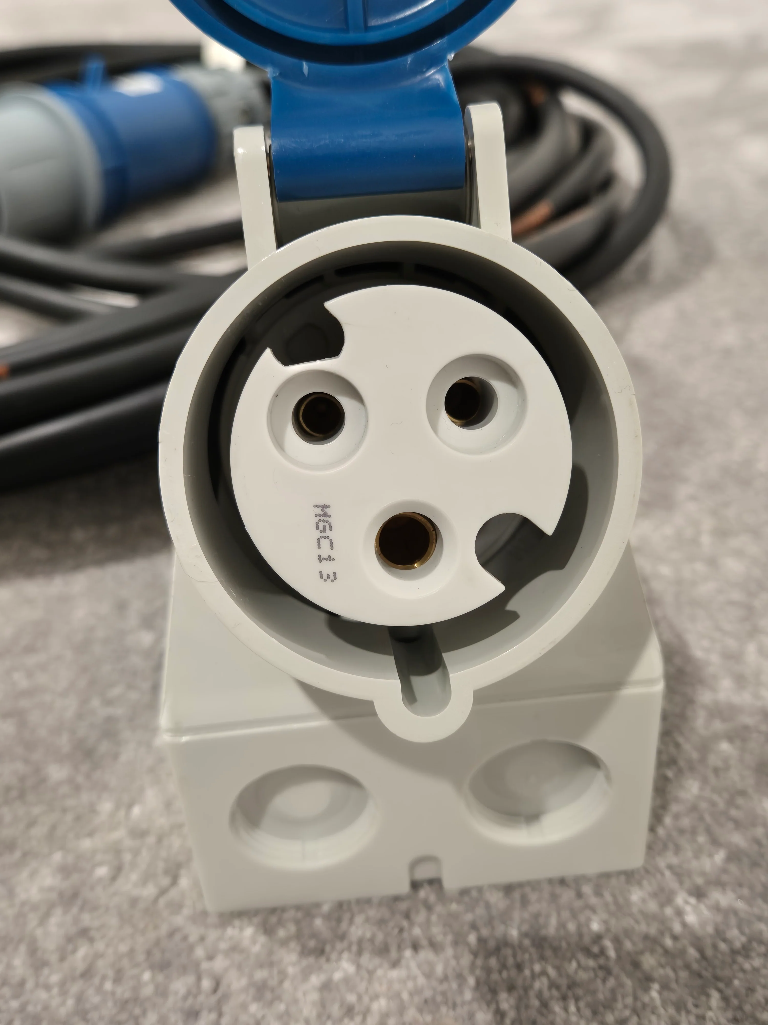 LINEAX H07RN-F / Mennekes 3943 / Mennekes 1421ZA - Industrial Flexible Cable - Image 7
