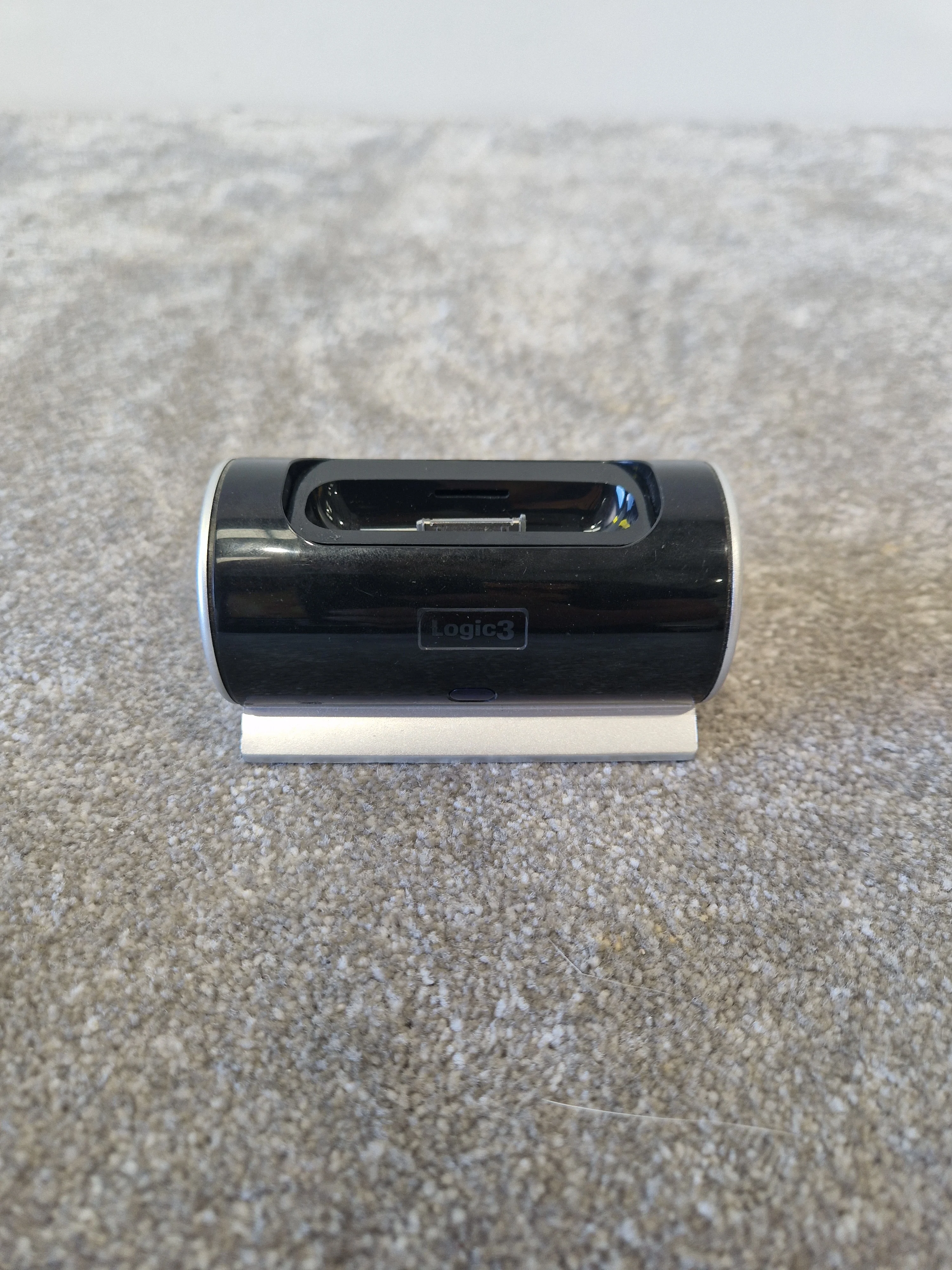 Logic3 Pro-Dock for iPod/iPhone – AV Out, USB Sync, Remote Control, Universal 30-Pin Docking Station - Very Good - Image 2