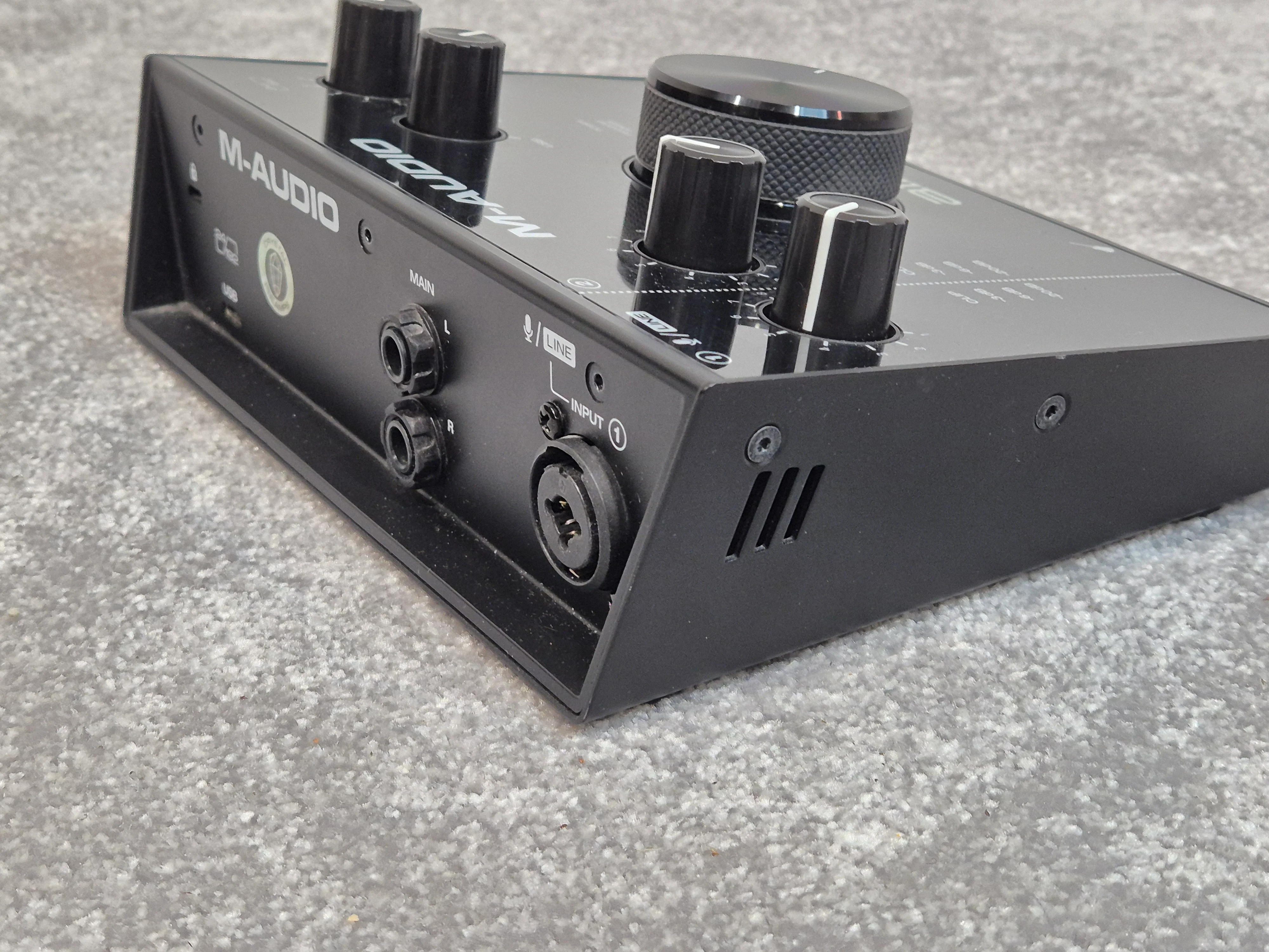 M-Audio AIR 192/4 - Audio Interface Designed for Recording, Podcasting and Streaming - Image 5