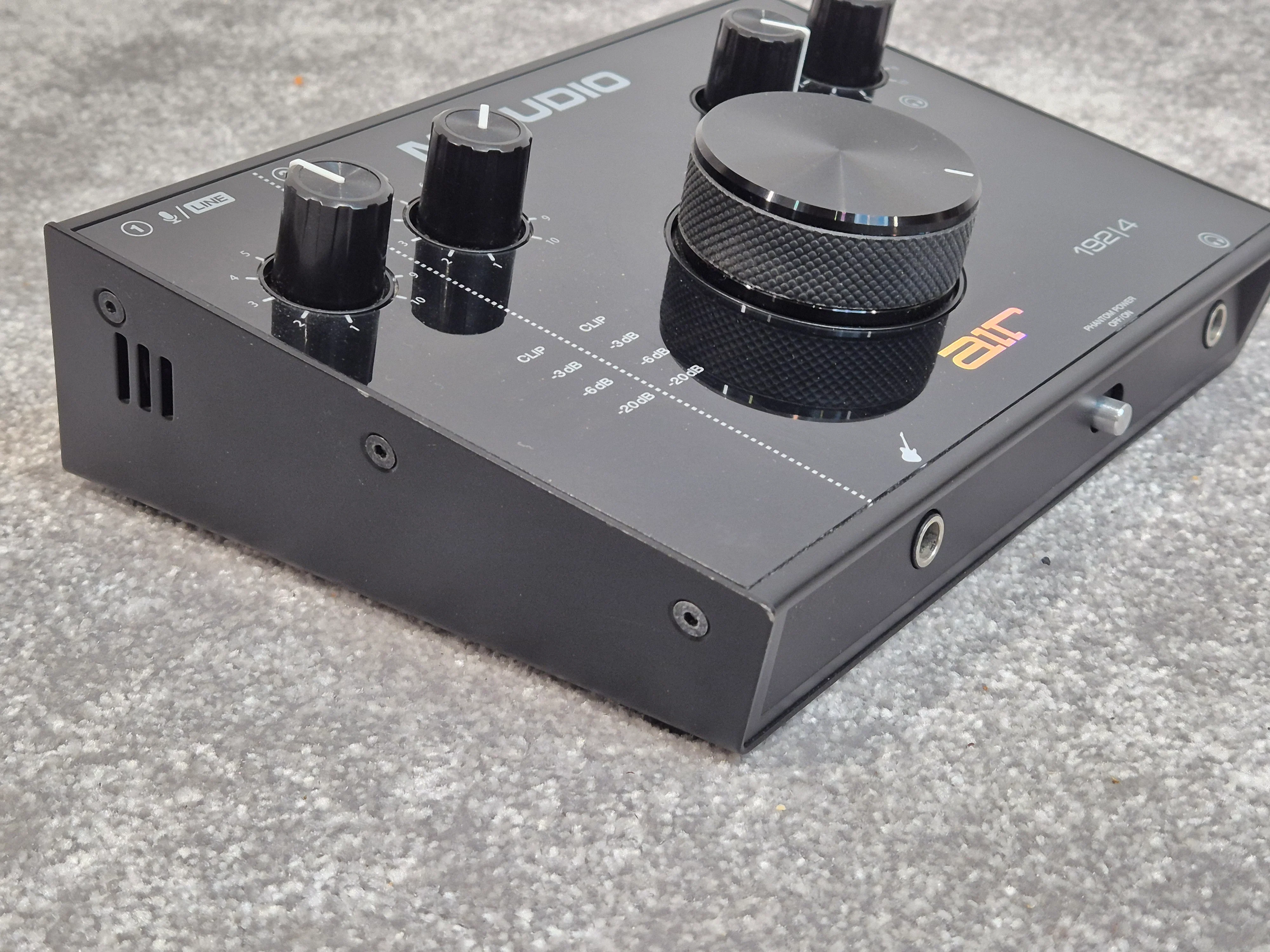 M-Audio AIR 192/4 - Audio Interface Designed for Recording, Podcasting and Streaming - Image 6