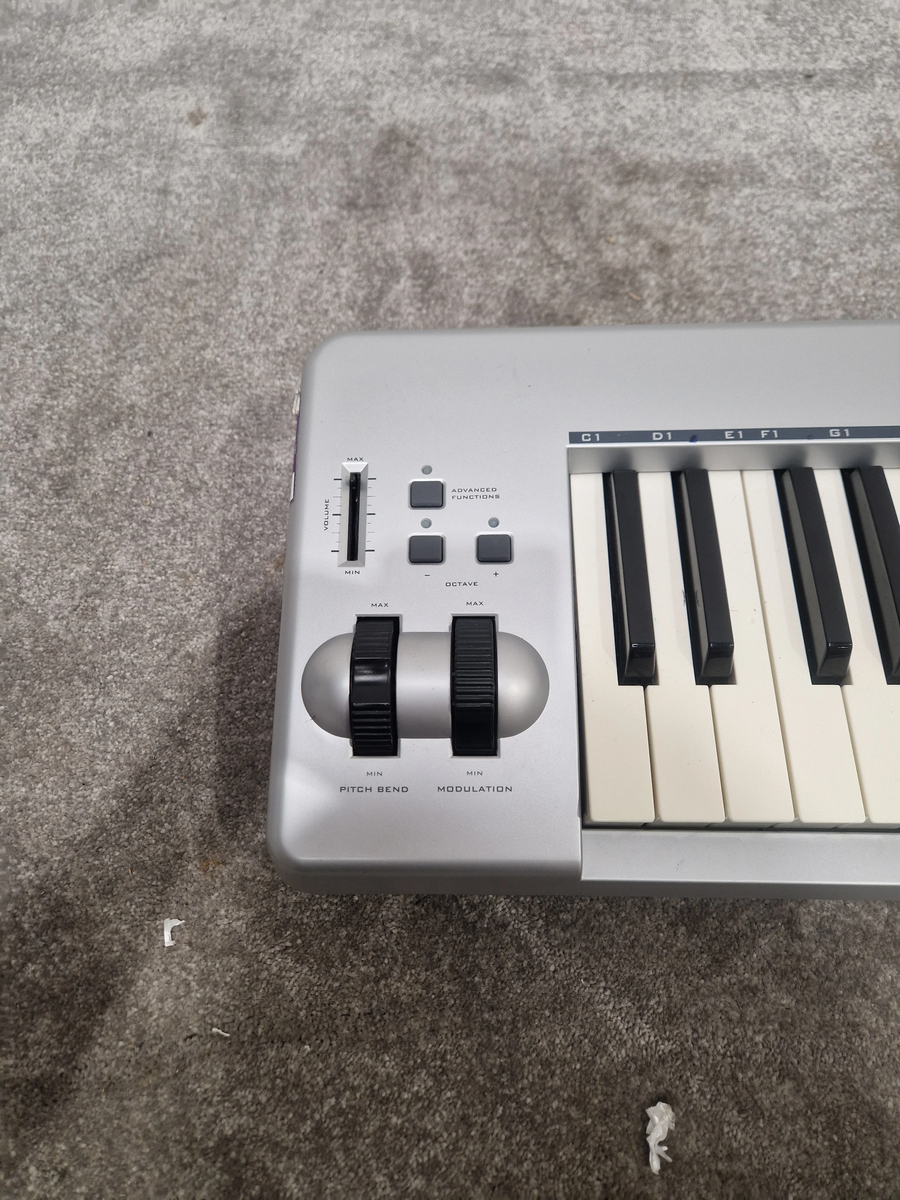 M-audio Keystaion 61 ES Keyboard - 61 Keys, Velocity Sensitive - Spares or Repair - Image 3