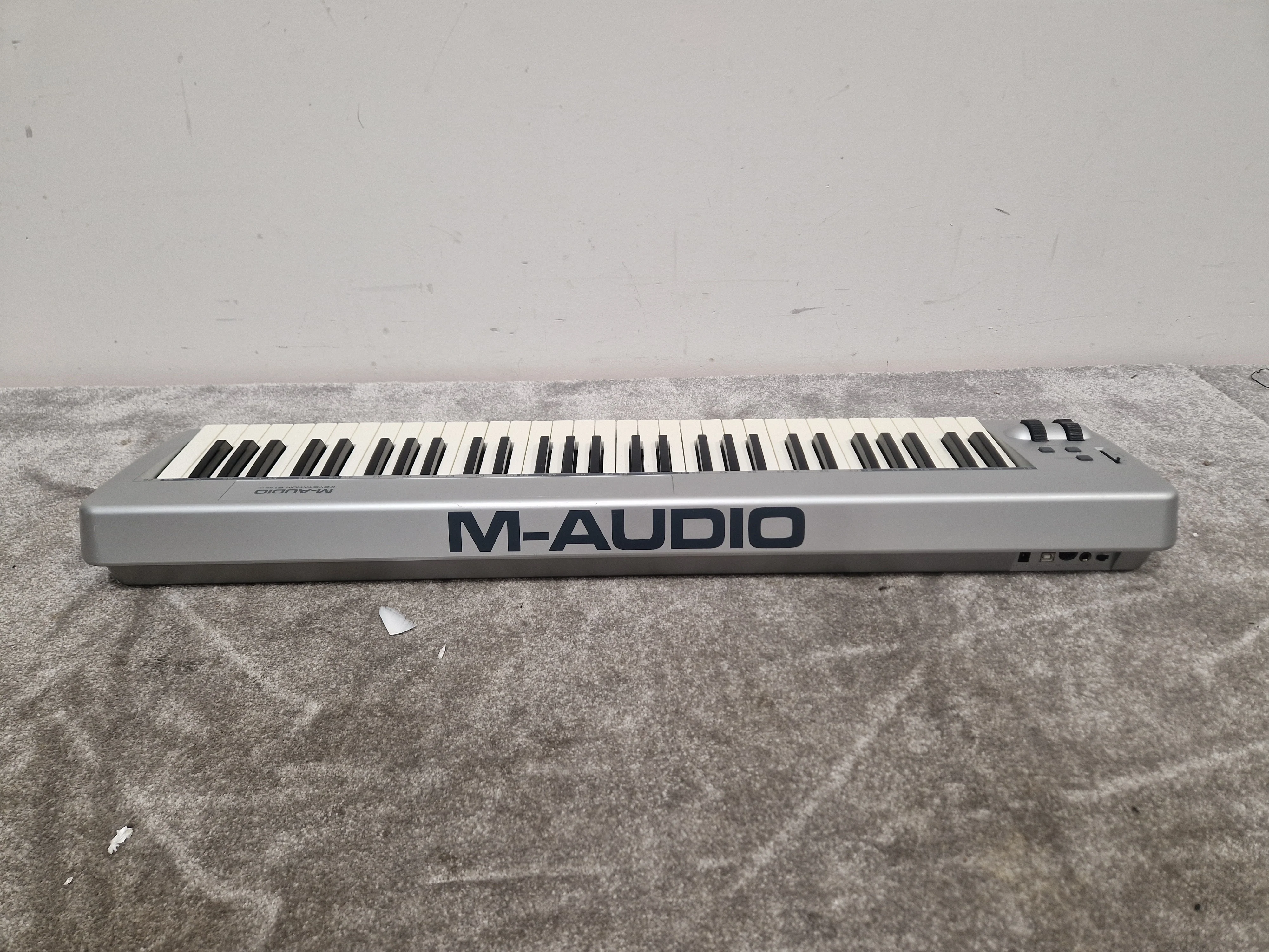 M-audio Keystaion 61 ES Keyboard - 61 Keys, Velocity Sensitive - Spares or Repair - Image 4