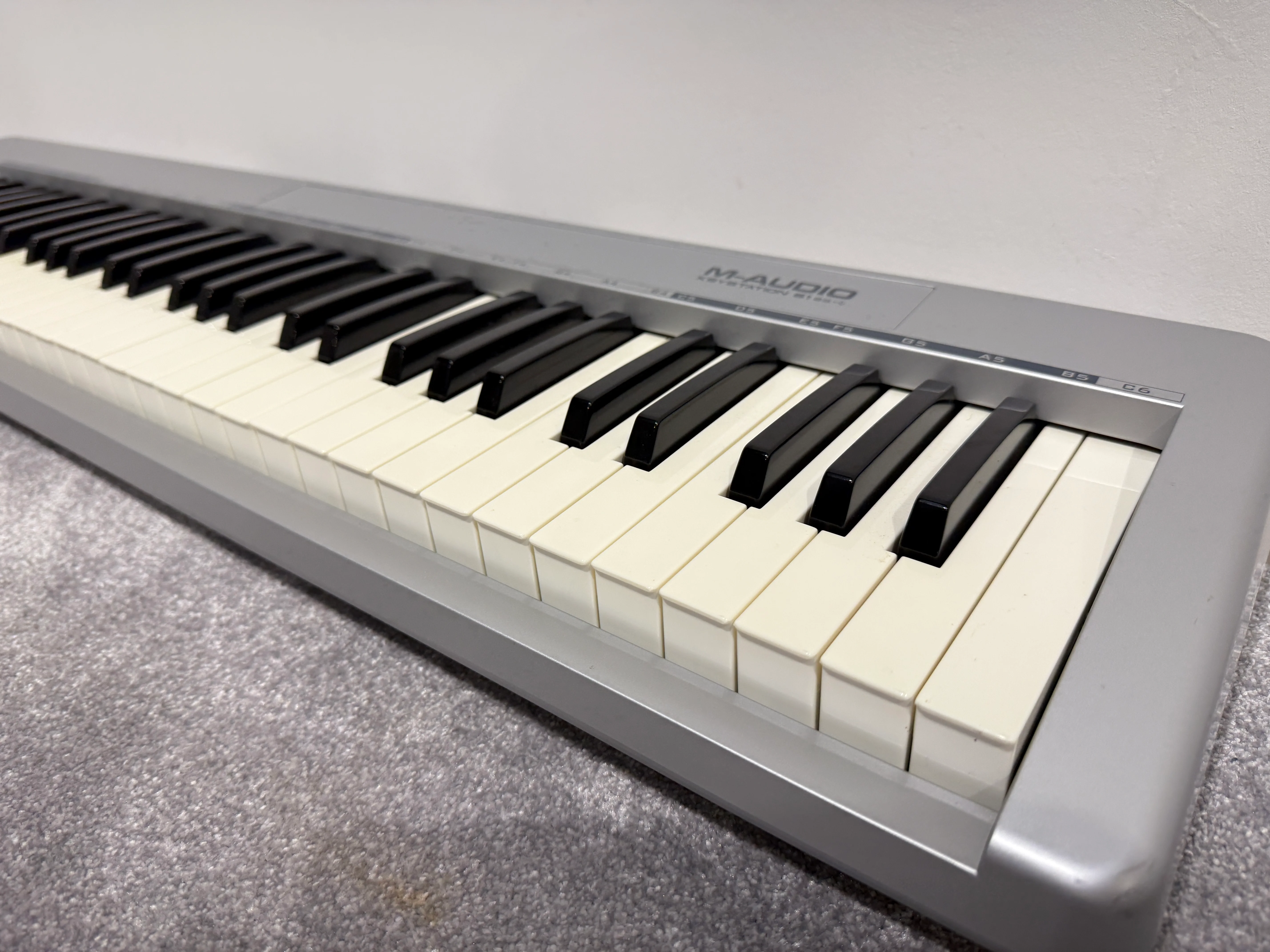 M-Audio Keystation 61es Semi Weighted USB Midi Controller / Keyboard - Image 17