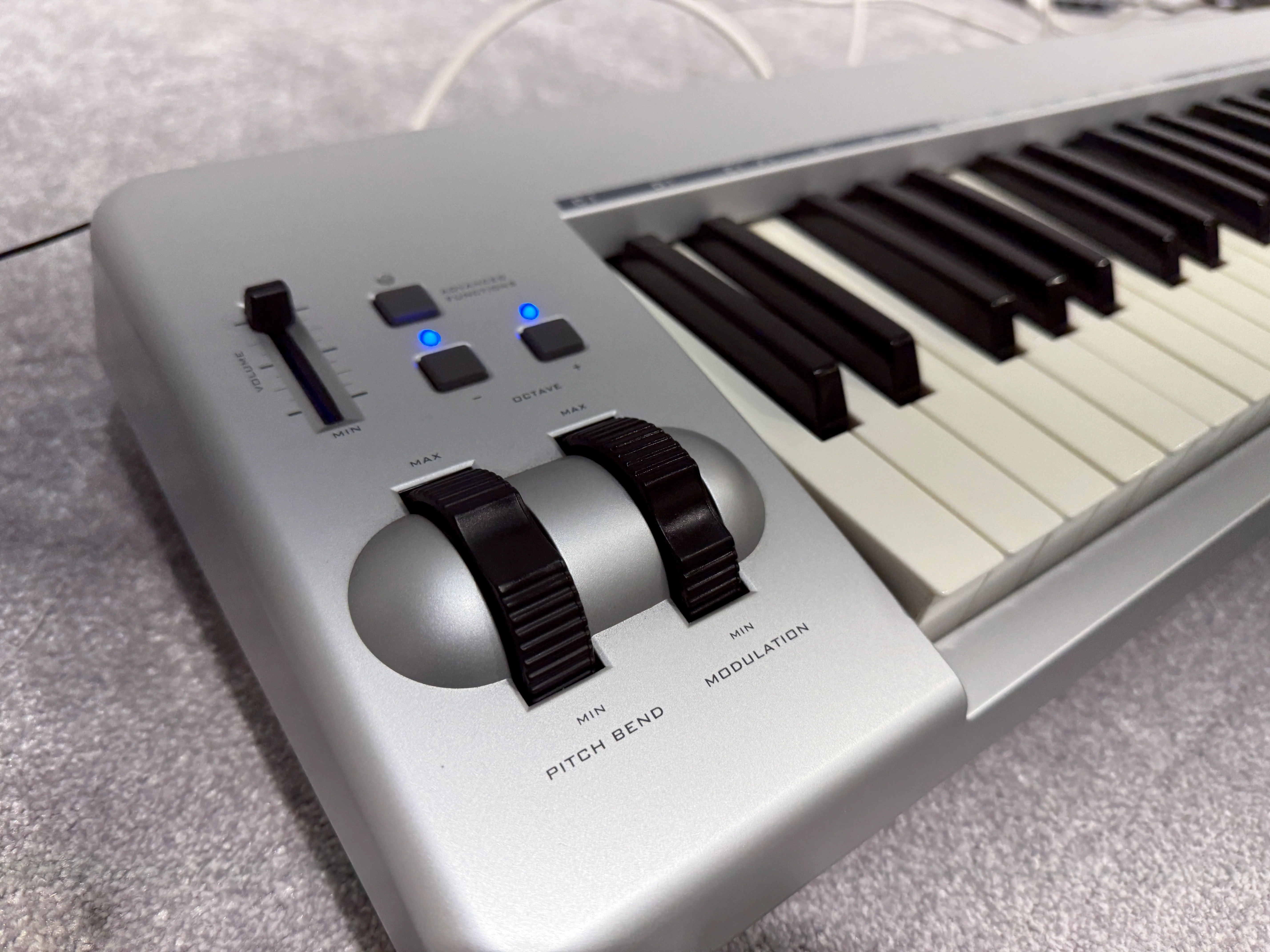 M-Audio Keystation 61es Semi Weighted USB Midi Controller / Keyboard - Image 4